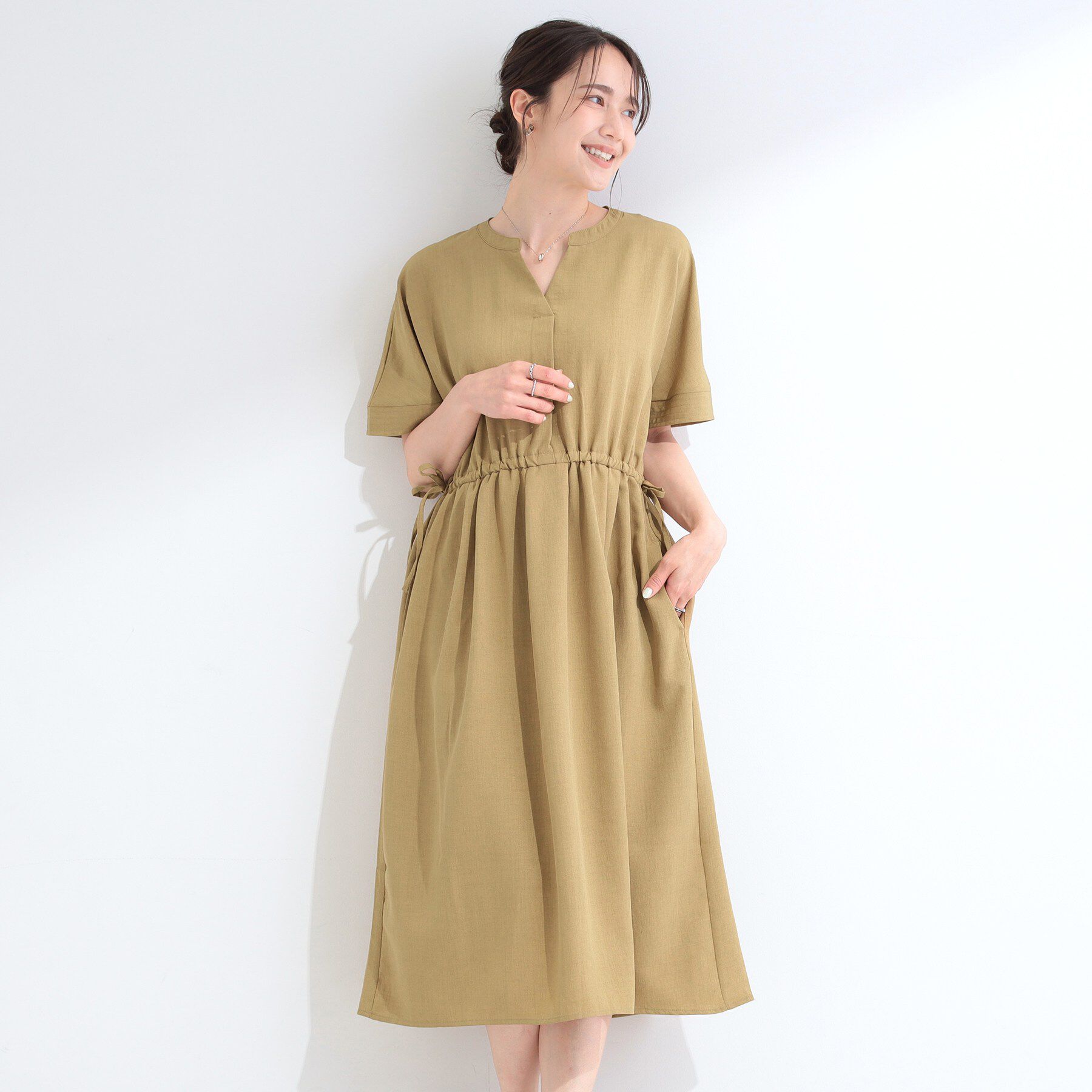 SHOO･LA･RUE「【洗濯機可/体型カバー】ウエストシャーリングで女性らしく 麻調スキッパーサイドリボンワンピース」|ワンピース|
