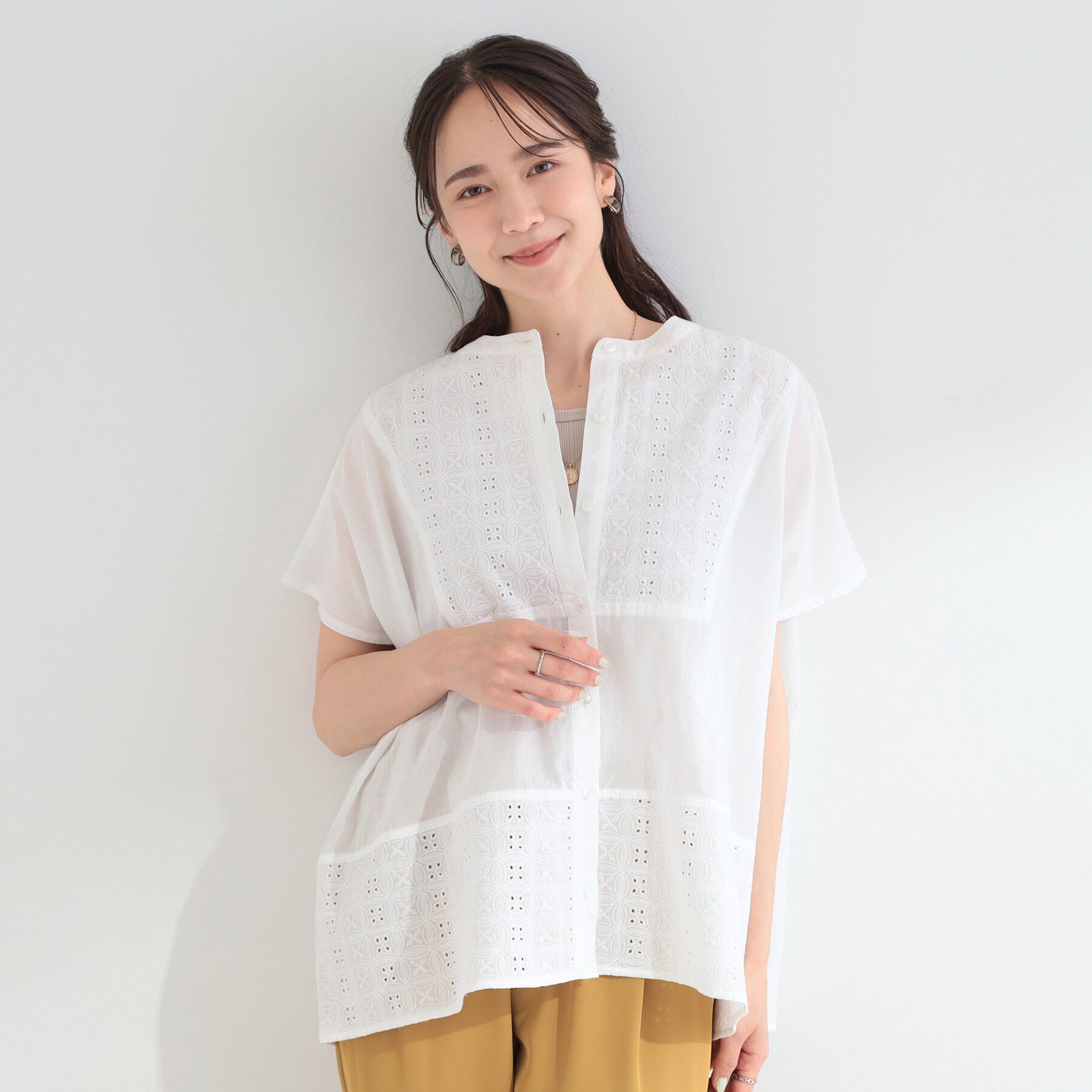 SHOO･LA･RUE「【体型カバー/S~LL】インせず着られて刺繍が目を引く 切替ノーカラーブラウス」|シャツ・ブラウス|