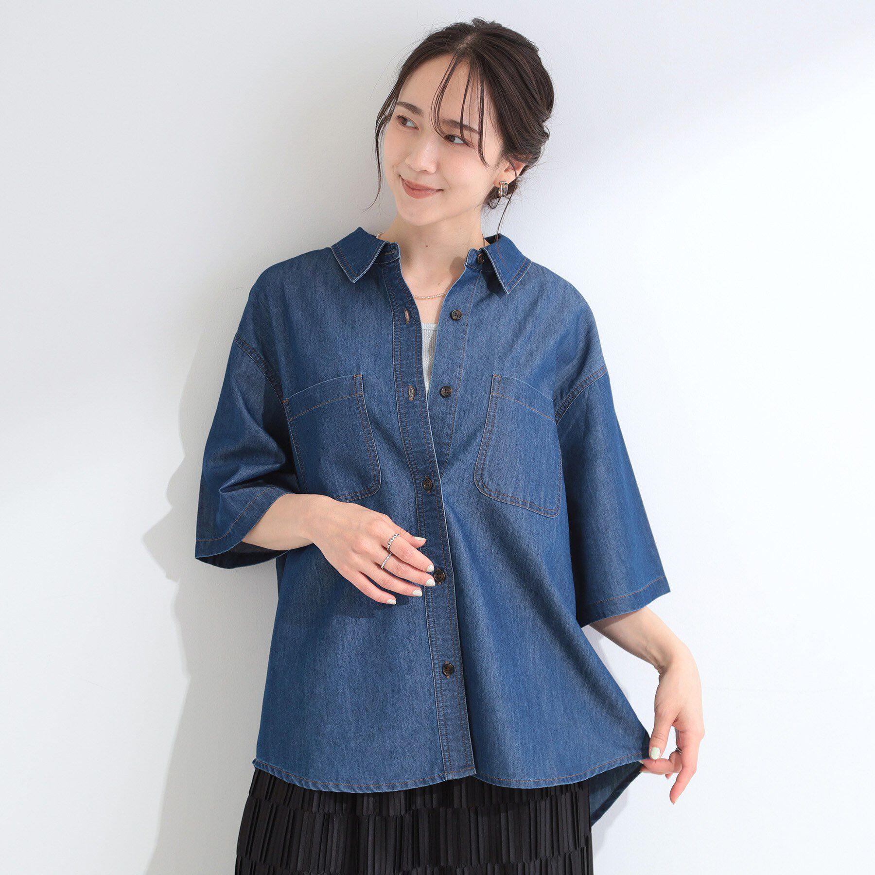 SHOO･LA･RUE「【セットアップ可/S-LL】ライトオンスデニム 5分袖シャツ」|シャツ・ブラウス|