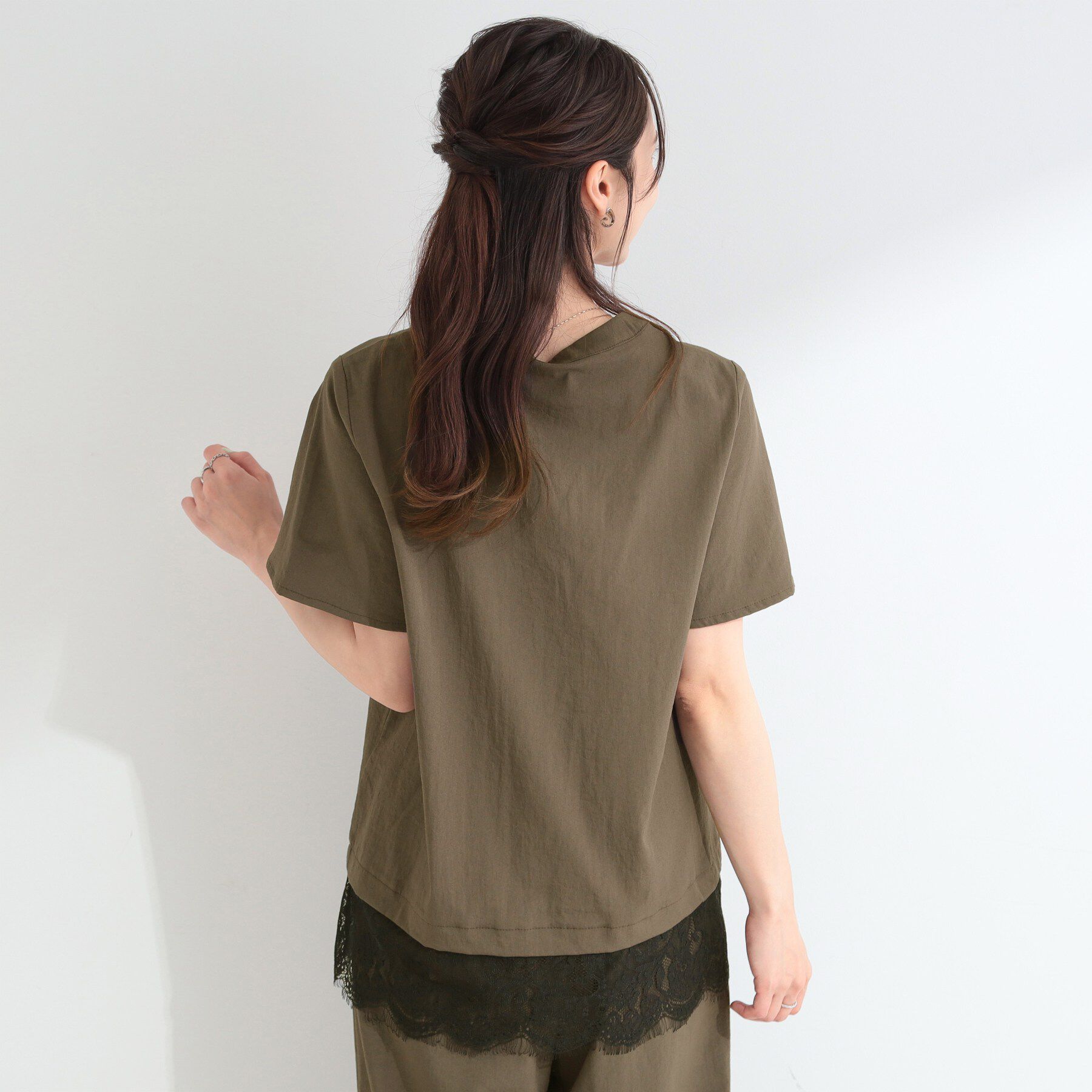 SHOO･LA･RUE「【ひんやり/洗濯機可】軽凛(かろりん) スキッパー裾レースブラウス」|シャツ・ブラウス|