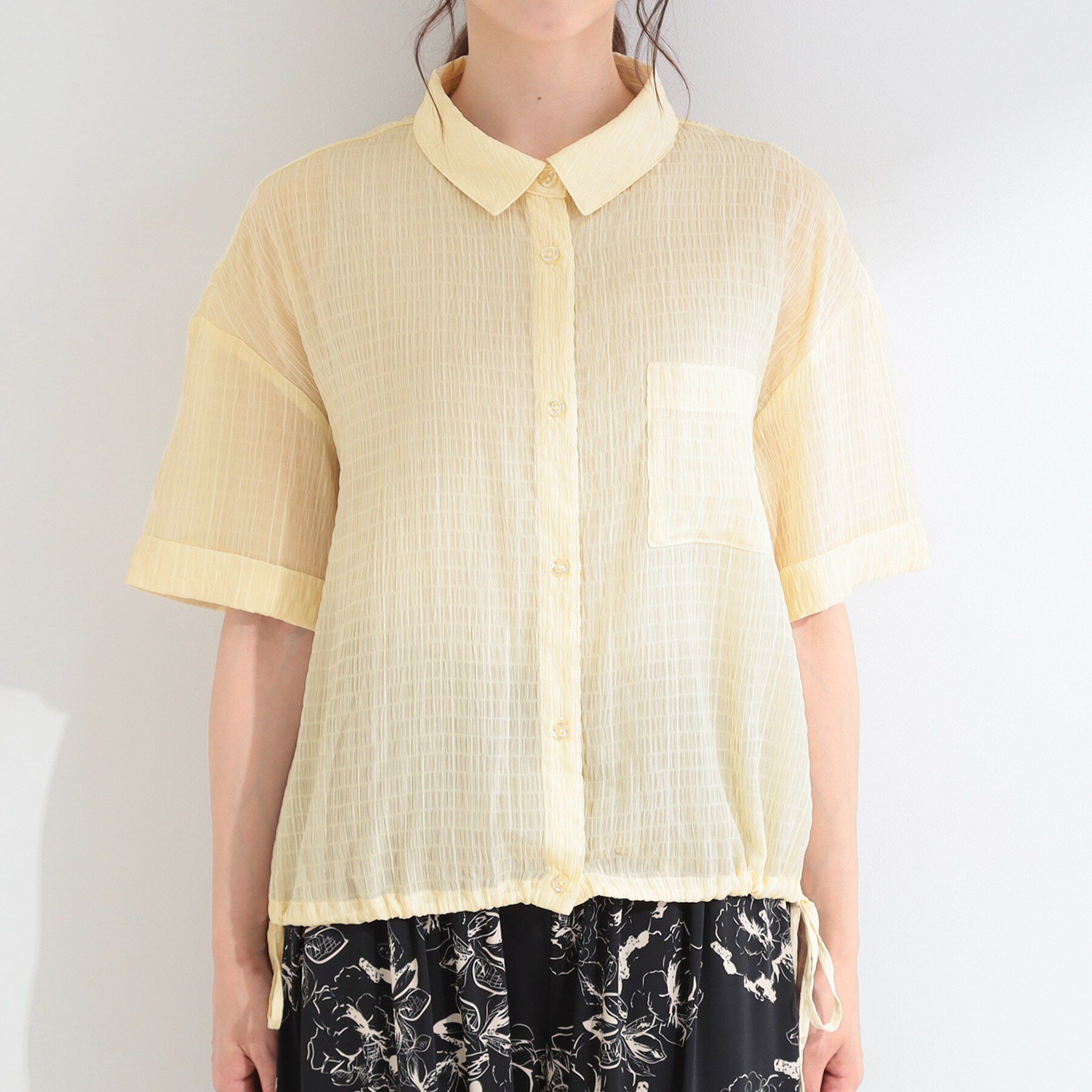 SHOO･LA･RUE「【S-LL/洗濯機可/体型カバー】さらさら シャーリングシフォン 裾ドロストシャツ」|シャツ・ブラウス|