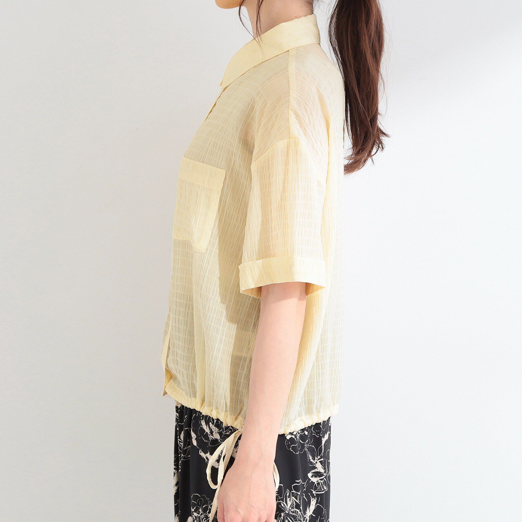 SHOO･LA･RUE「【S-LL/洗濯機可/体型カバー】さらさら シャーリングシフォン 裾ドロストシャツ」|シャツ・ブラウス|