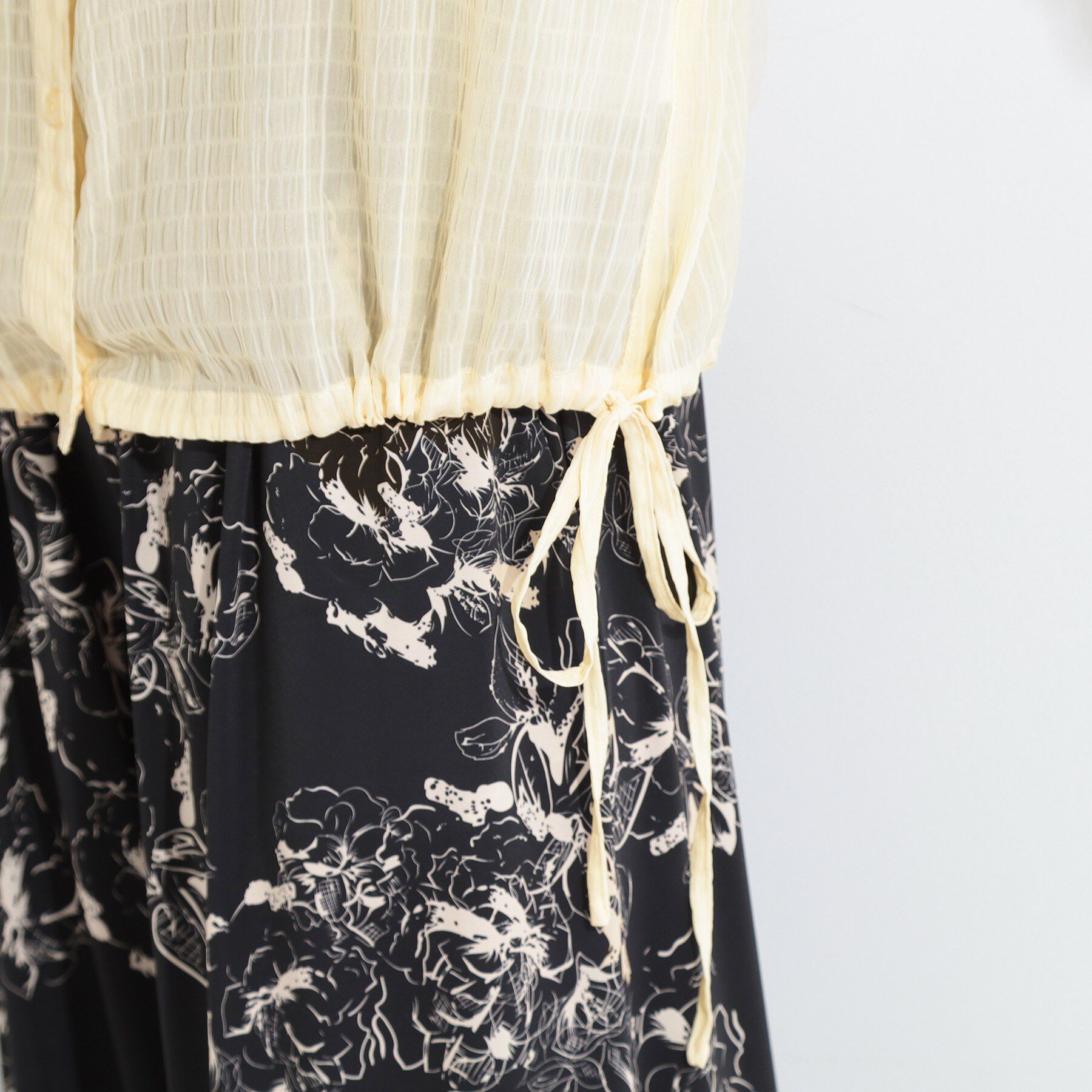 SHOO･LA･RUE「【S-LL/洗濯機可/体型カバー】さらさら シャーリングシフォン 裾ドロストシャツ」|シャツ・ブラウス|