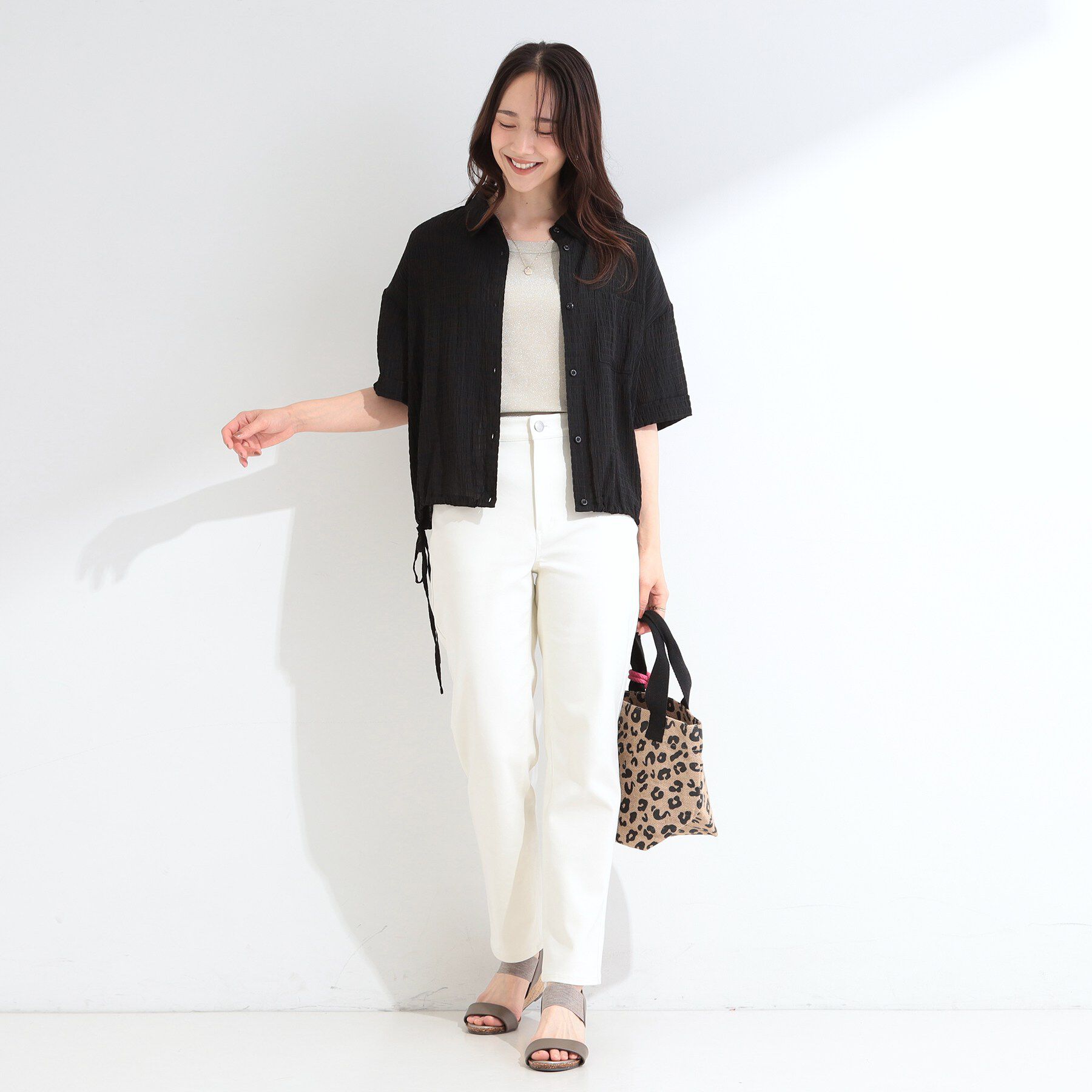 SHOO･LA･RUE「【S-LL/洗濯機可/体型カバー】さらさら シャーリングシフォン 裾ドロストシャツ」|シャツ・ブラウス|
