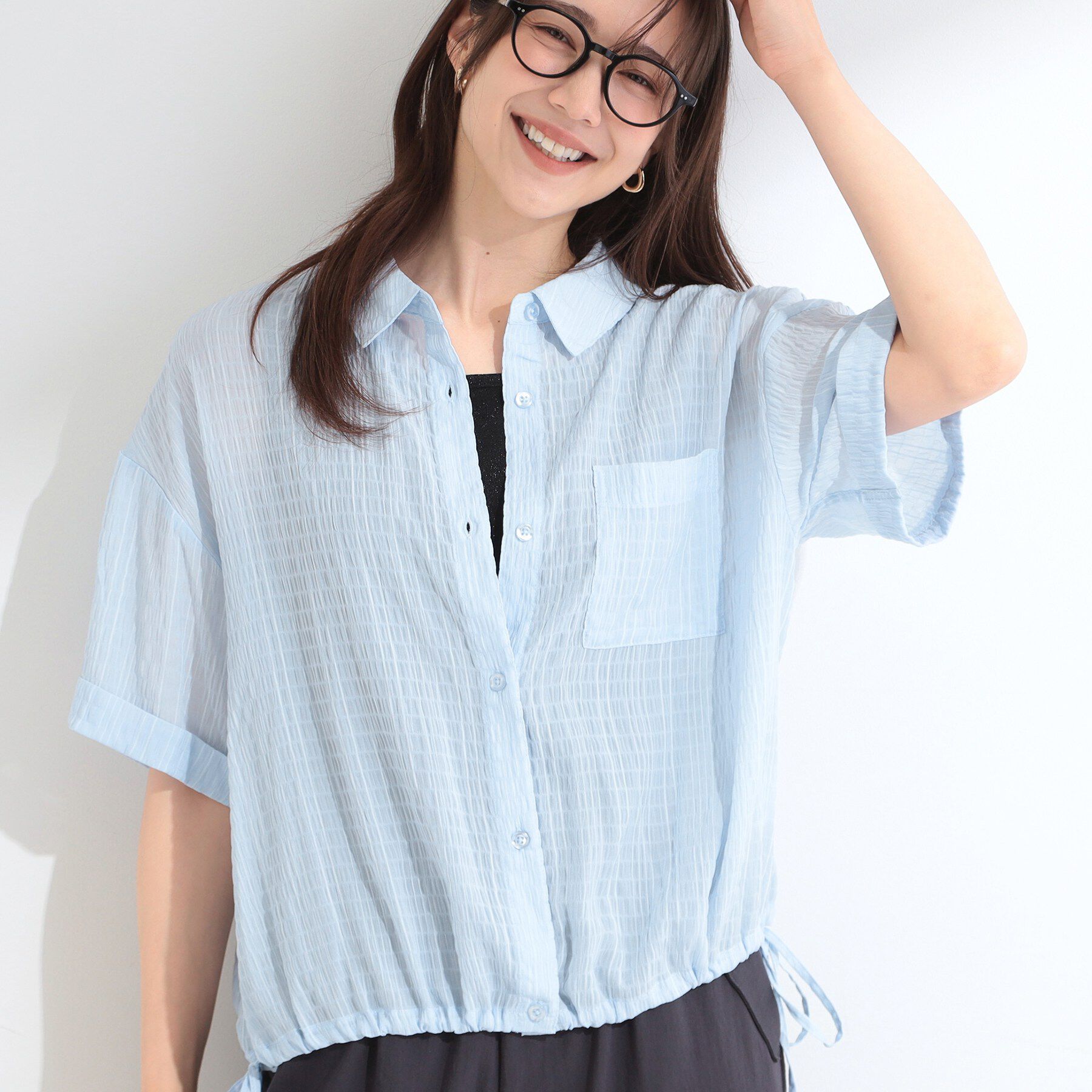 SHOO･LA･RUE「【S-LL/洗濯機可/体型カバー】さらさら シャーリングシフォン 裾ドロストシャツ」|シャツ・ブラウス|ブルー(091)