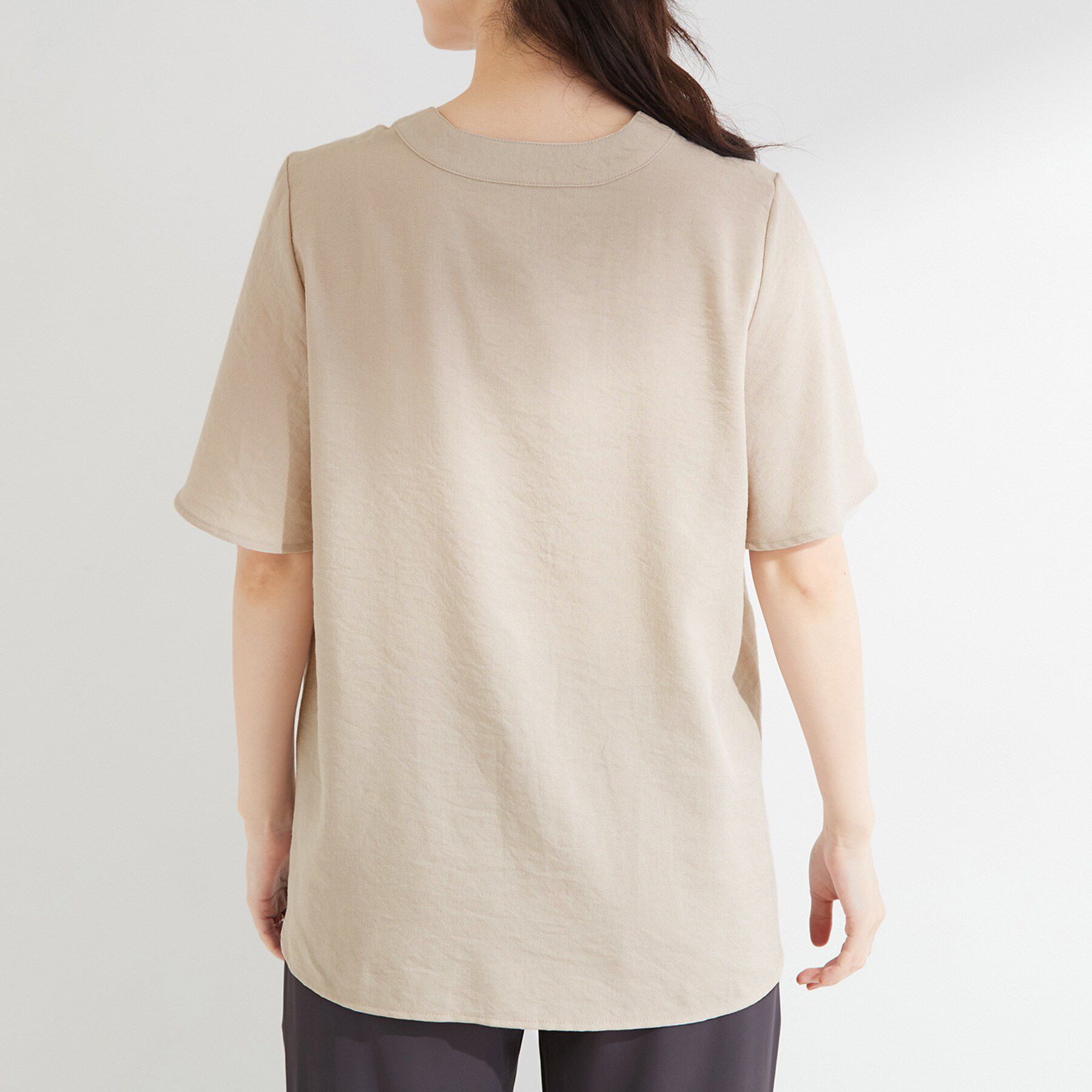 SHOO･LA･RUE「【セットアップ可/洗濯機可】サラっと着られる 麻調Ⅴネックタックブラウス」|シャツ・ブラウス|