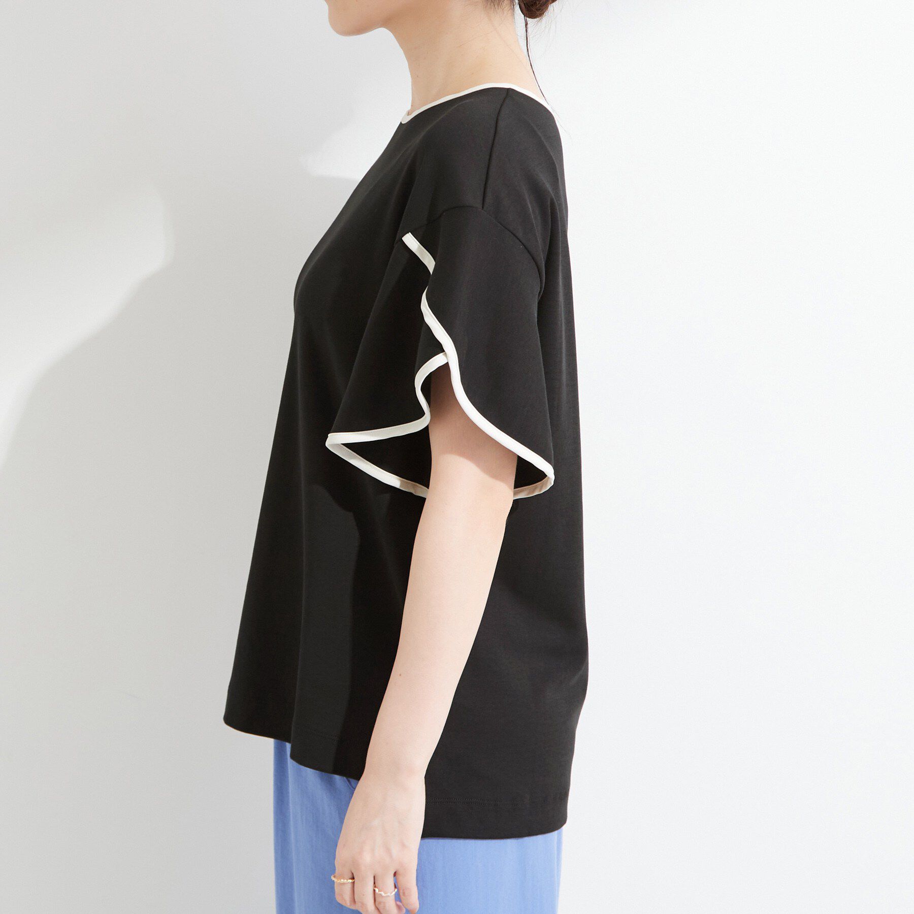 SHOO･LA･RUE「【ひんやり/洗濯機可/S-LL】配色パイピング フレアスリーブトップス」|Tシャツ・カットソー|