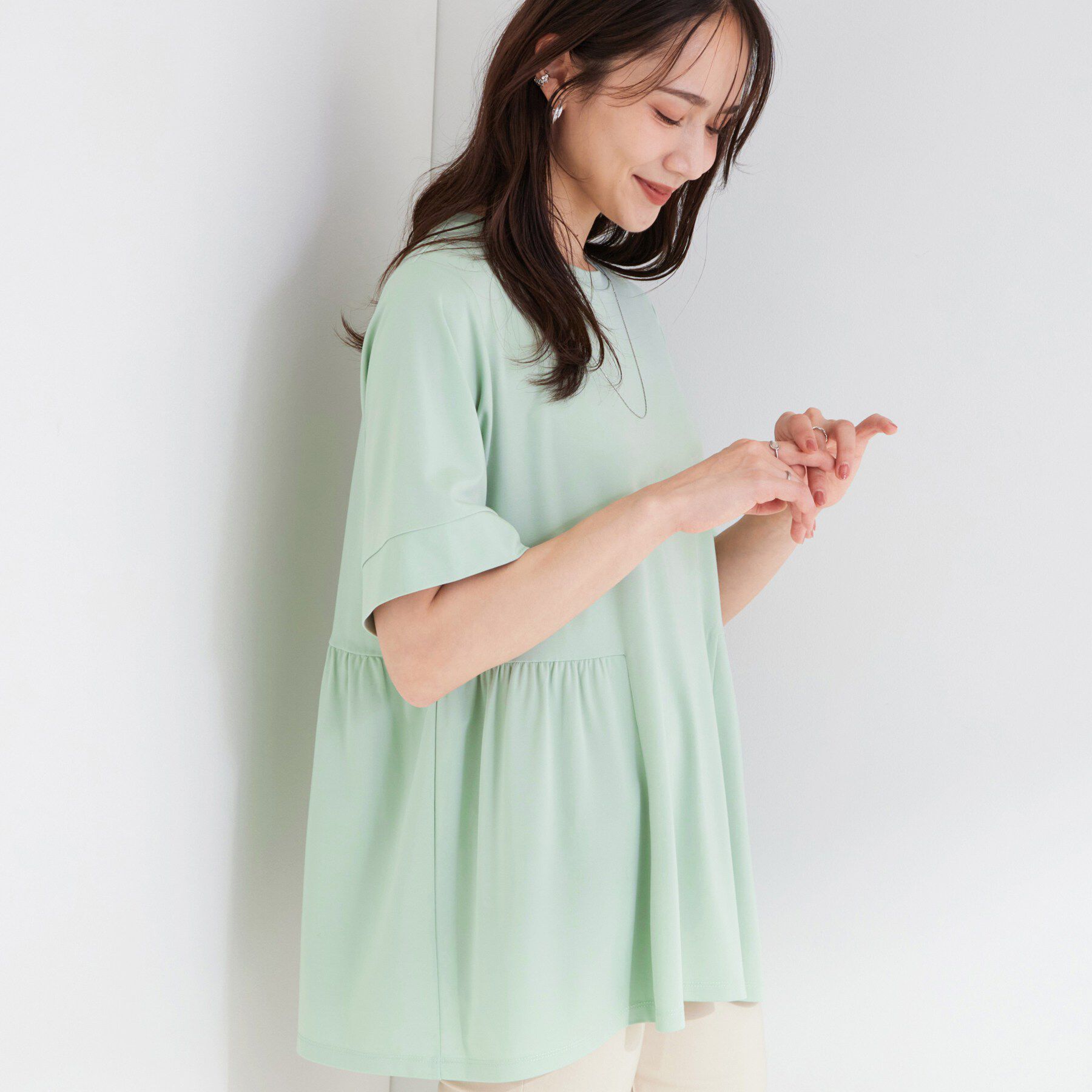 SHOO･LA･RUE「【ひんやり/UV/体型カバー】インせず着られる サイドギャザー切替トップス」|Tシャツ・カットソー|ミントグリーン(02
