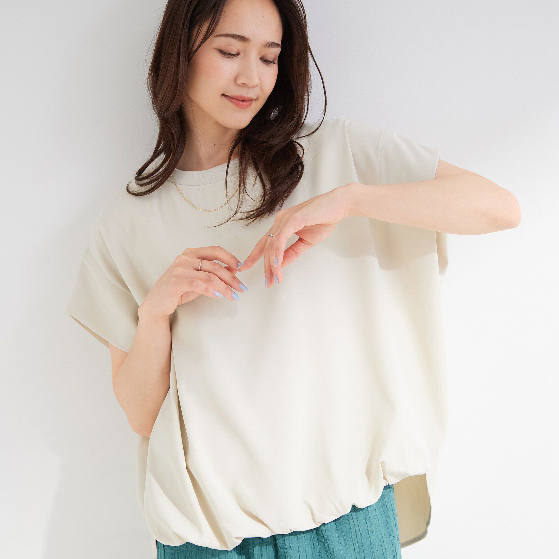 SHOO･LA･RUE「【洗濯機可/体型カバー】インしてる風 ふんわり裾バルーントップス」|Tシャツ・カットソー|グレージュ(050)