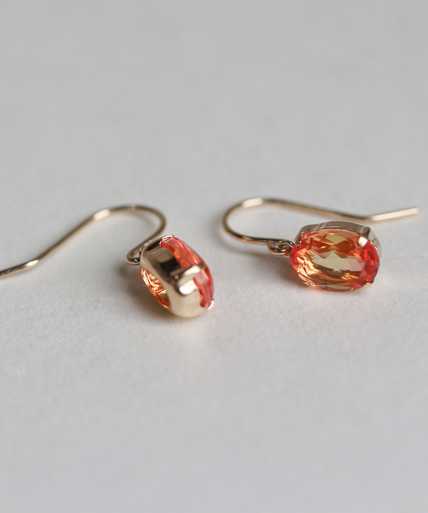  「グラデーションクリスタル フック ピアス | K10YG」|ピアス|