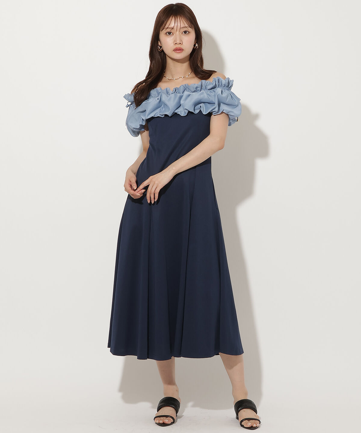 アンドクチュール「オフショルフリルカットワンピース」|ワンピース|