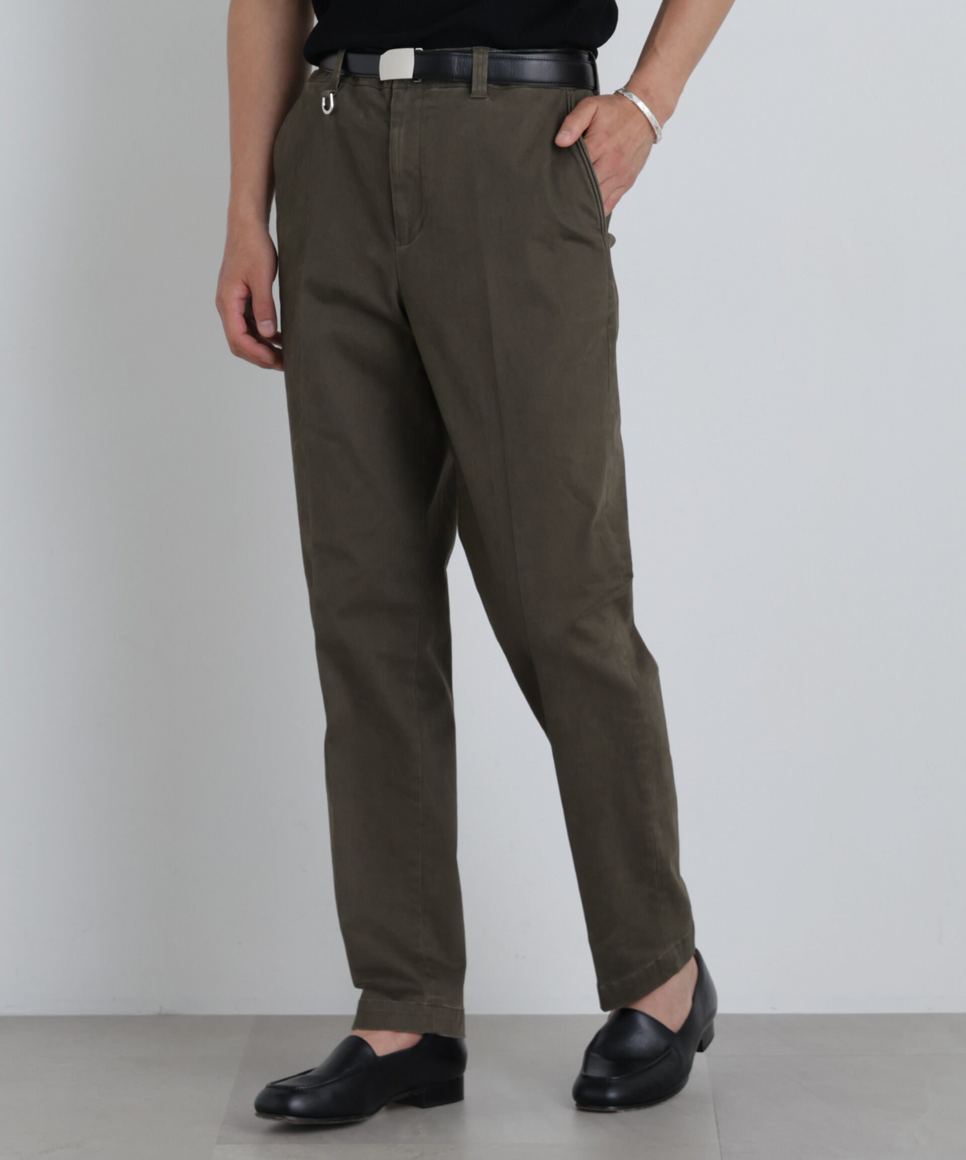 NANO universe「NewOnTrousers フェードサテンSlim テーパー」|チノ|D.カーキ2