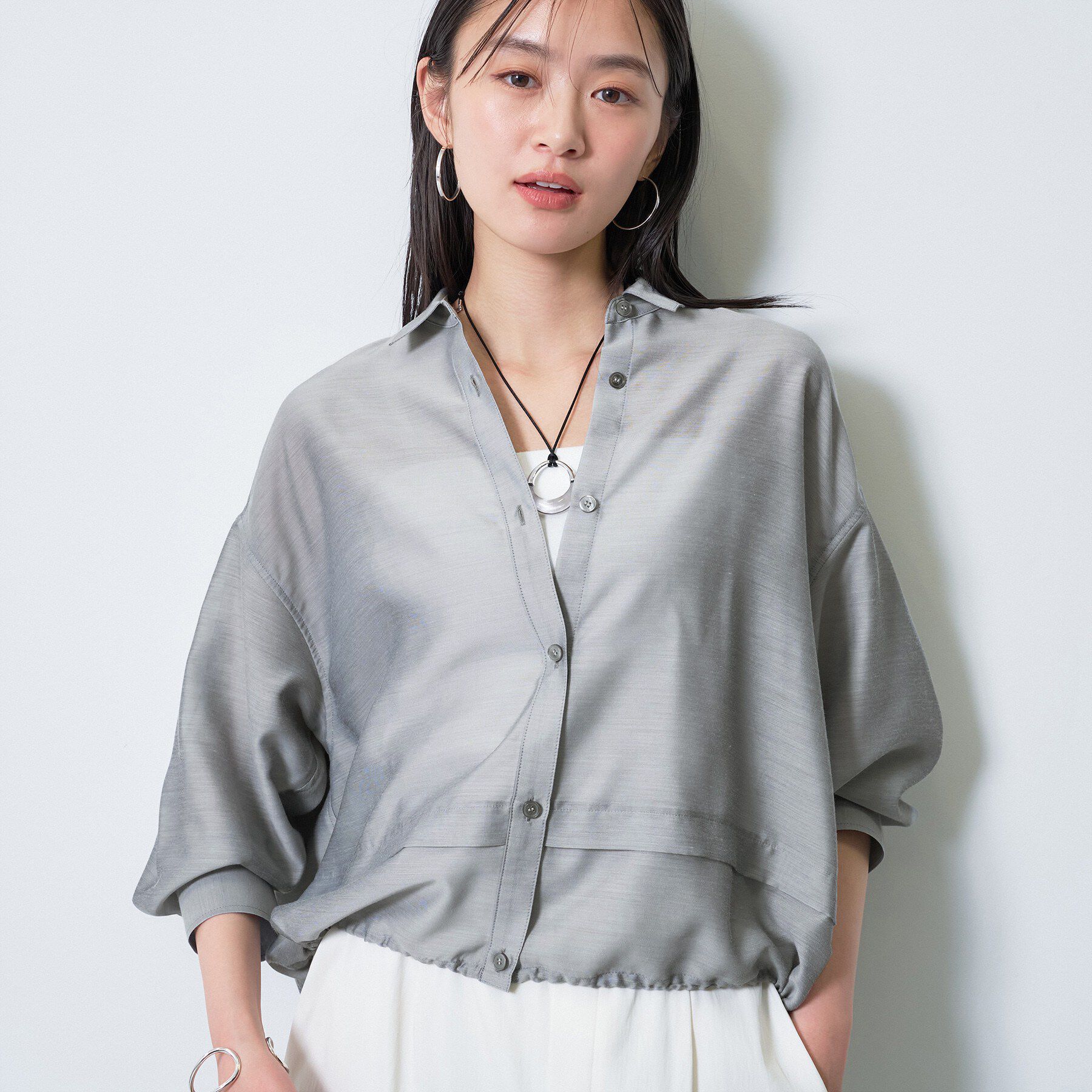 INDIVI「【接触冷感／洗える／2WAY】ドロスト付 シアーシャンブレーシャツ」|シャツ・ブラウス|ライトグレー(411