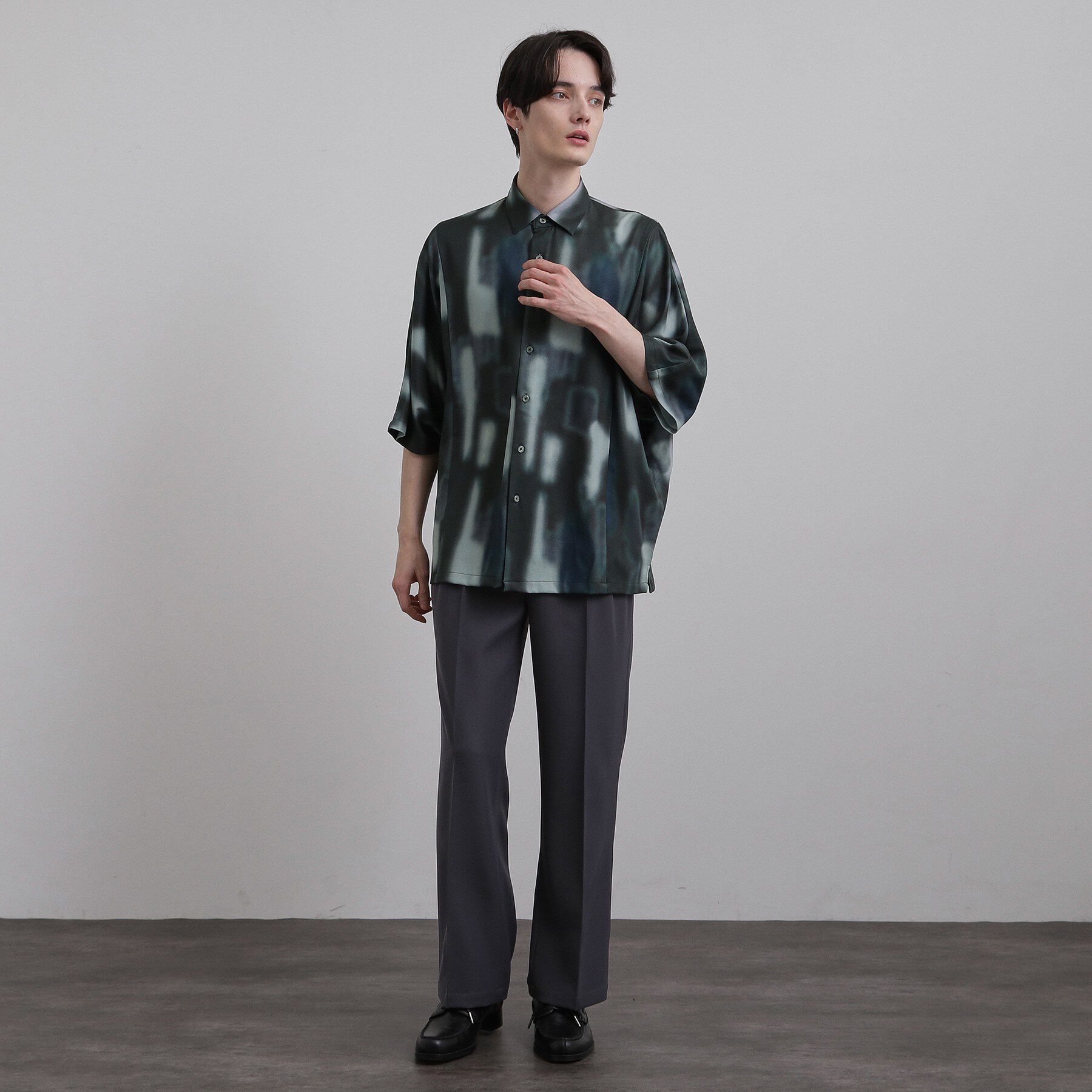 tk.TAKEO KIKUCHI「【今、売れています。】アブストラクトドルマンとろみシャツ/さらっとタッチ/ドレープ/美シルエット/総」|シャツ・ブラウス|