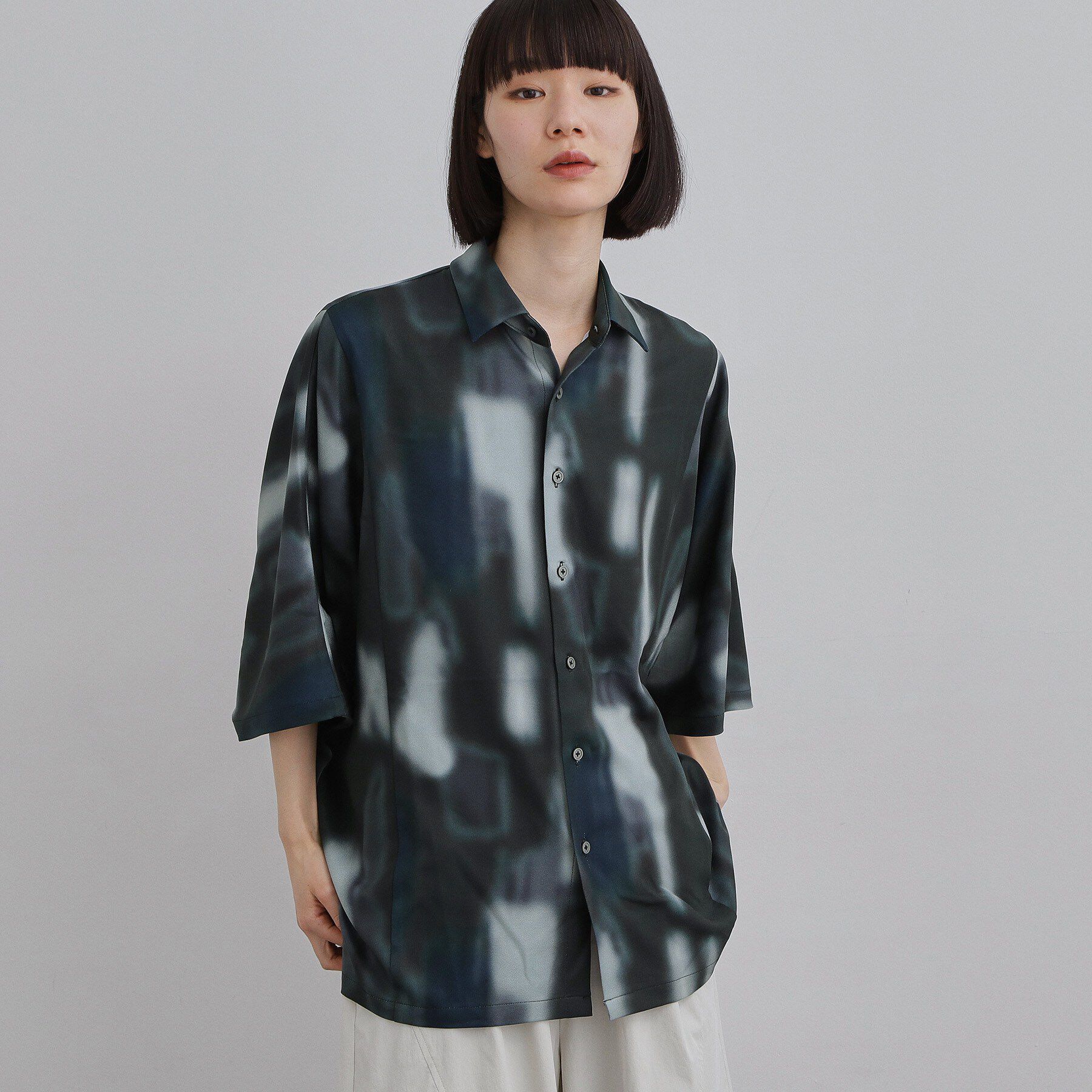 tk.TAKEO KIKUCHI「【今、売れています。】アブストラクトドルマンとろみシャツ/さらっとタッチ/ドレープ/美シルエット/総」|シャツ・ブラウス|