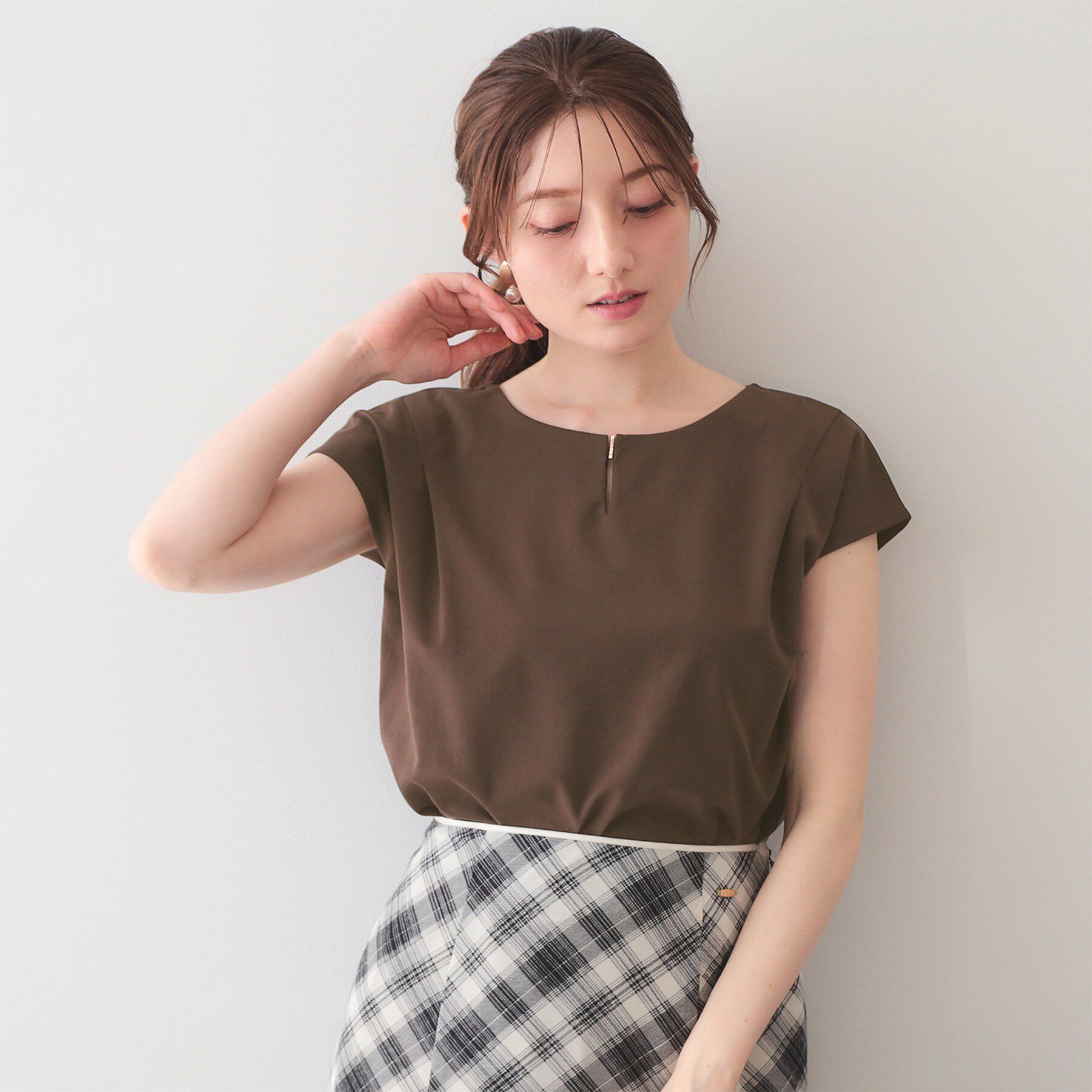 index「【接触冷感】ビジューキーネックフレンチトップス《UVケア／洗濯機OK／XS～3L／8col》」|Tシャツ・カットソー|