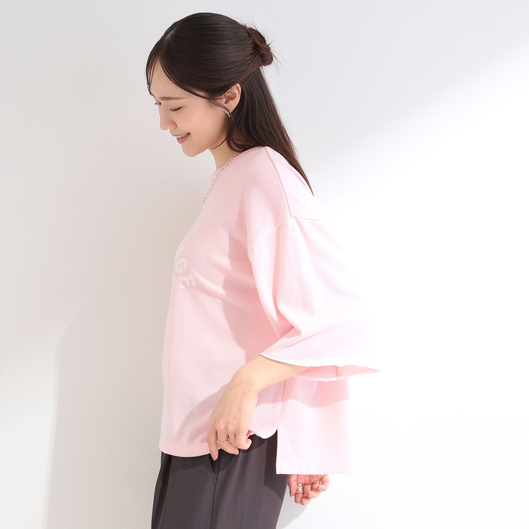 SHOO･LA･RUE「【洗濯機可/S-LL/選べる6柄】切りっぱなしお袖がこなれカジュアル 5分袖シアーTシャツ」|Tシャツ・カットソー|