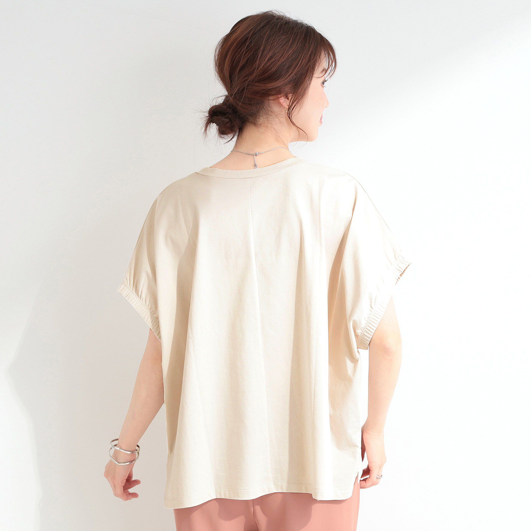 SHOO･LA･RUE「【ひんやり/洗濯機可】シンプルにこなれて見せる お袖ギャザードルマンTシャツ」|Tシャツ・カットソー|