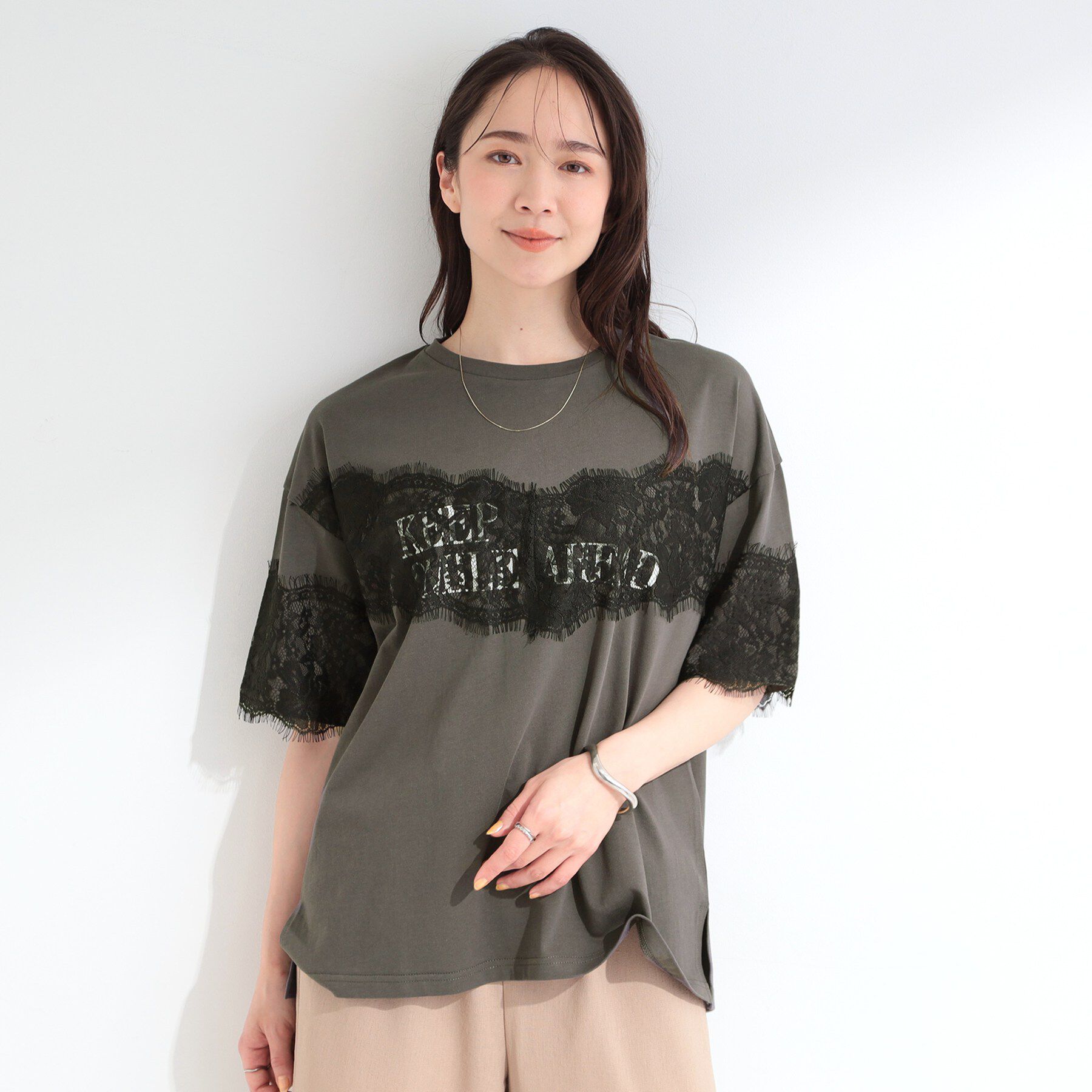 SHOO･LA･RUE「【ひんやり/洗濯機可】レースデザインでこなれ見え ロゴプリントTシャツ」|Tシャツ・カットソー|