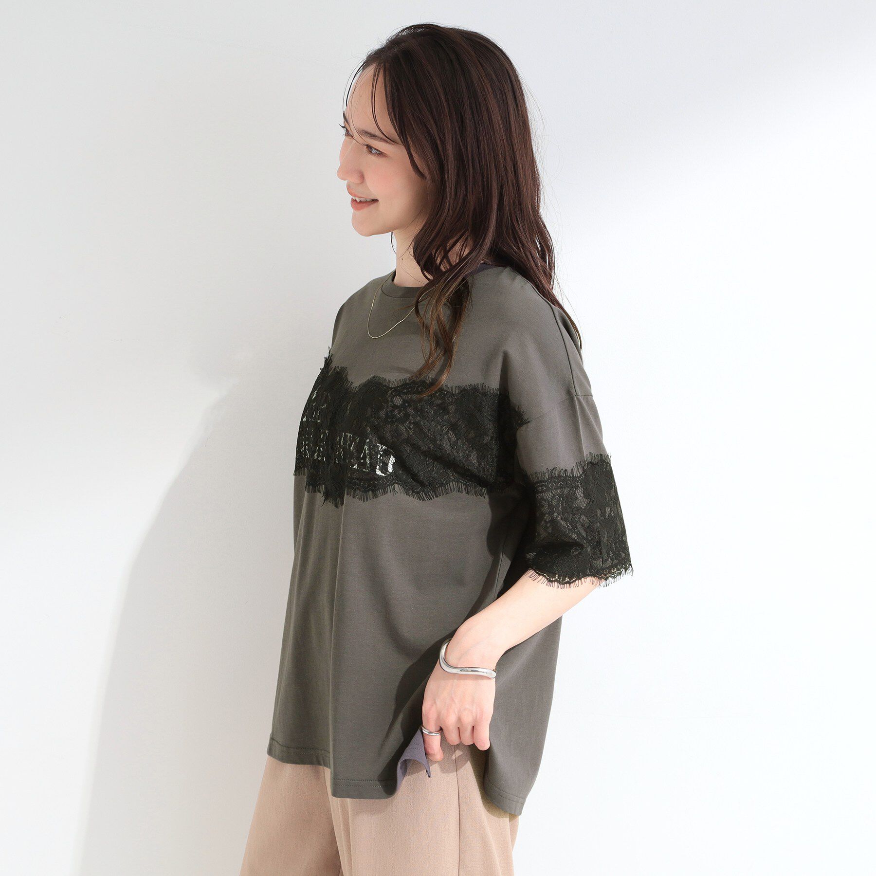 SHOO･LA･RUE「【ひんやり/洗濯機可】レースデザインでこなれ見え ロゴプリントTシャツ」|Tシャツ・カットソー|