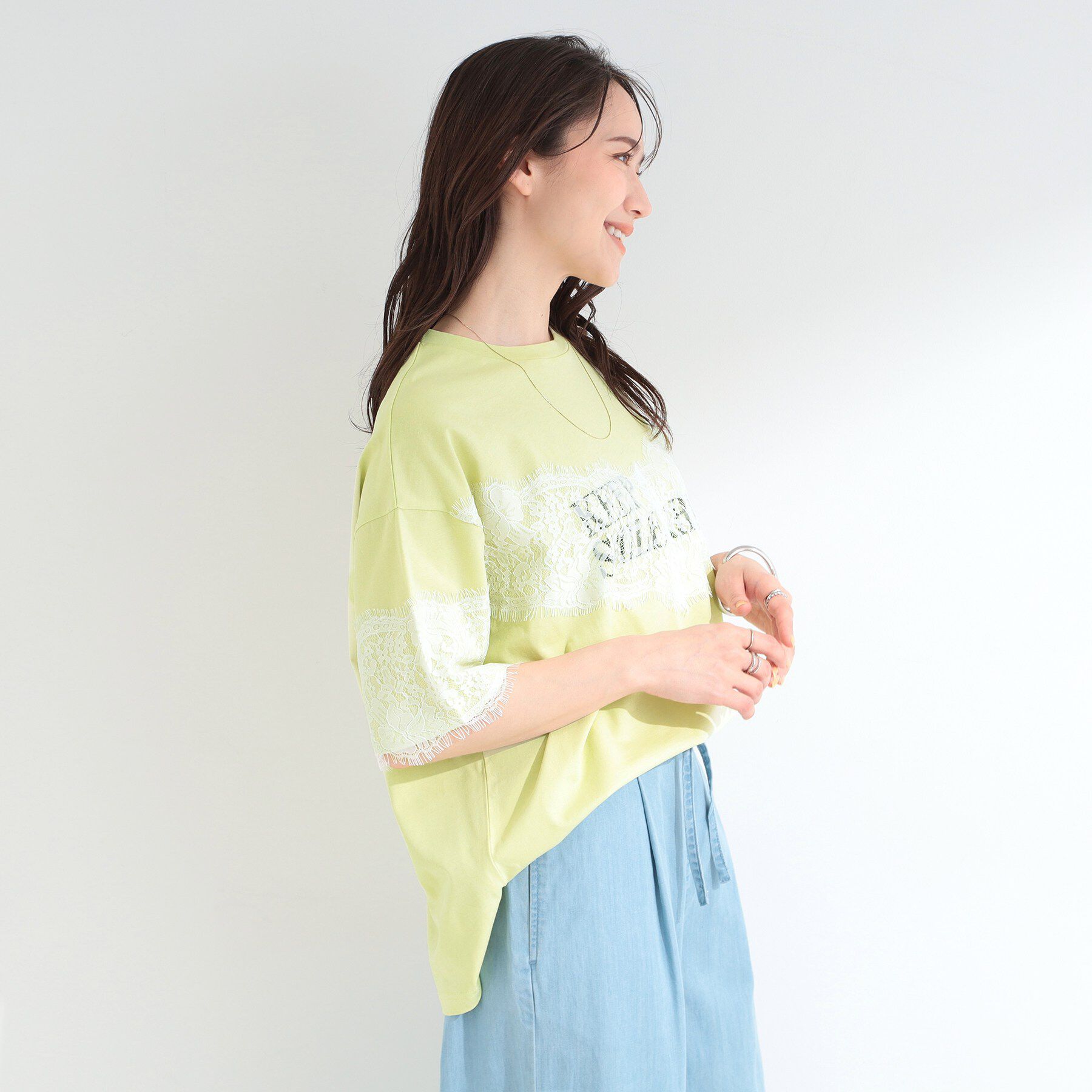 SHOO･LA･RUE「【ひんやり/洗濯機可】レースデザインでこなれ見え ロゴプリントTシャツ」|Tシャツ・カットソー|