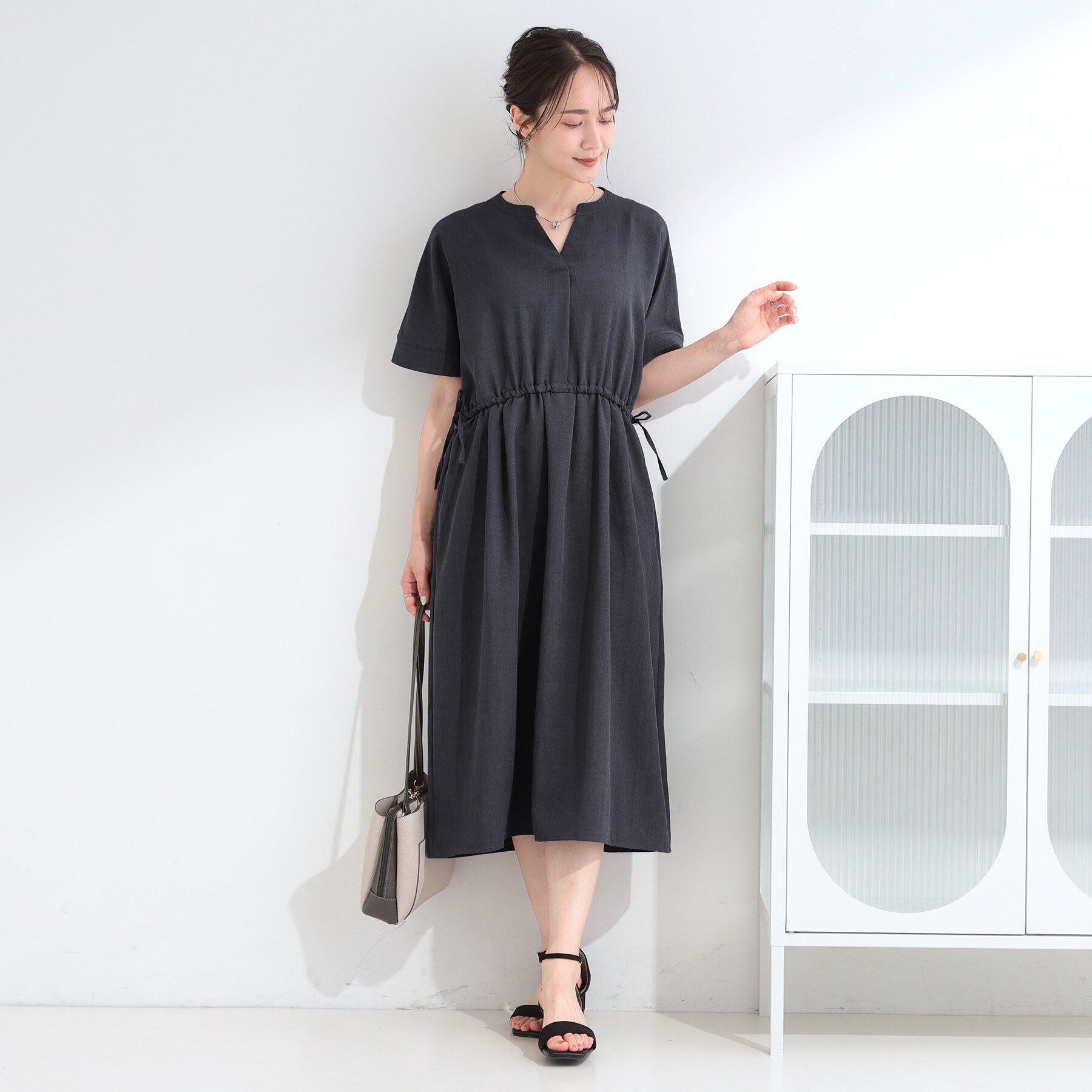 SHOO･LA･RUE「【洗濯機可/体型カバー】ウエストシャーリングで女性らしく 麻調スキッパーサイドリボンワンピース」|ワンピース|