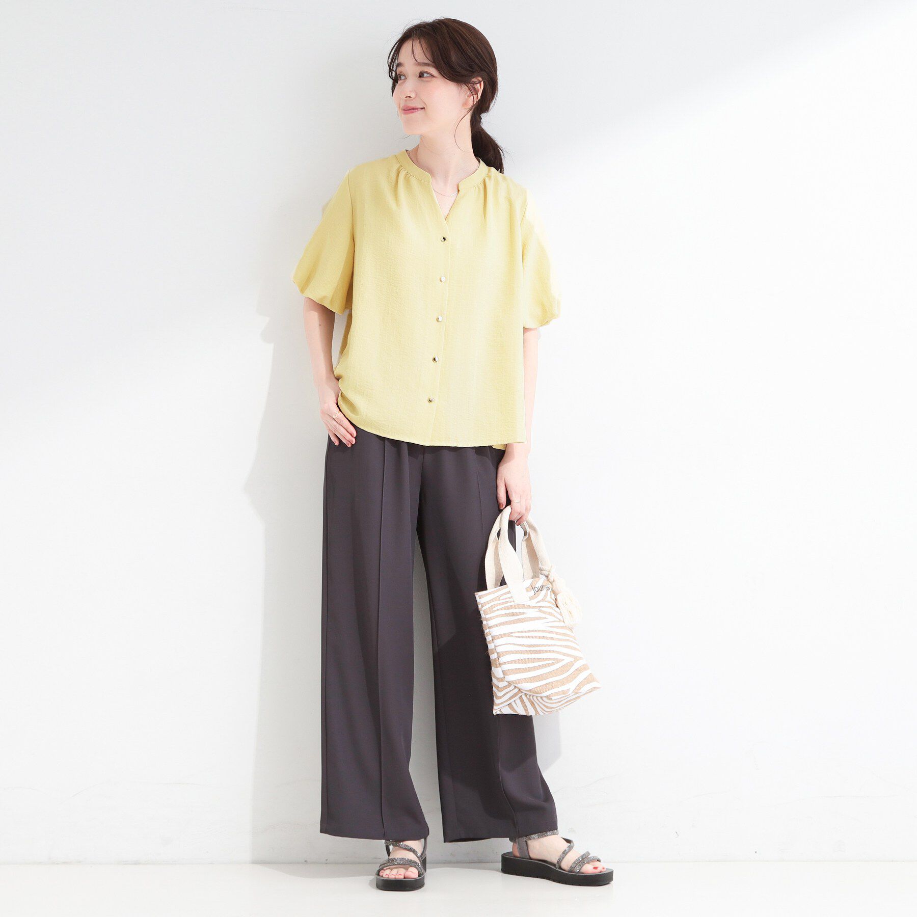 SHOO･LA･RUE「【洗濯機可】バルーンスリーブで二の腕カバー キーネック5分袖ブラウス」|シャツ・ブラウス|