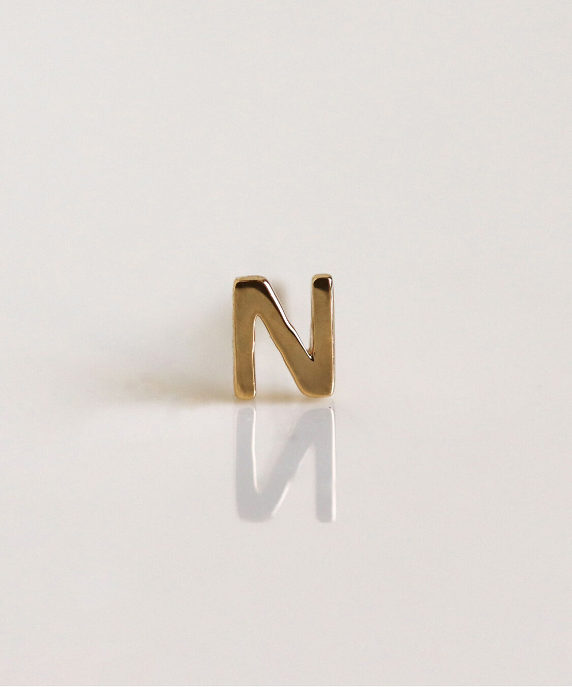  「ゴールド イニシャル ピアス | K10YG 【片耳用】」|ピアス|N