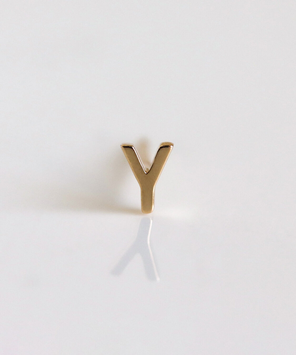  「ゴールド イニシャル ピアス | K10YG 【片耳用】」|ピアス|Y