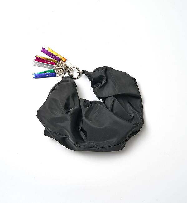 NOMINE「【cheek】big shushu hand strap ビッグシュシュ ハンド」|チャーム・キーホルダー|ブラック