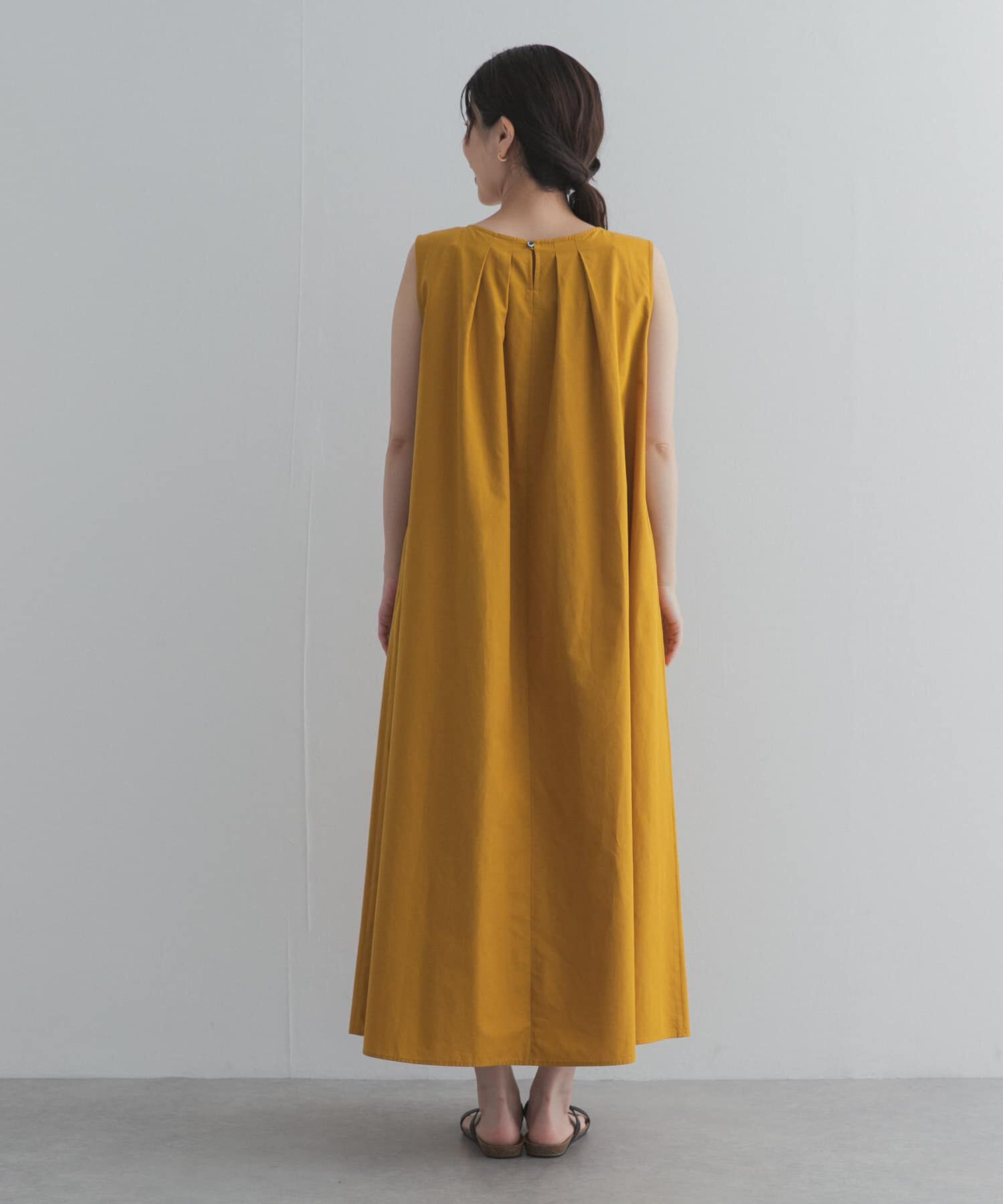 フロントタックノースリーブワンピース（URBAN RESEARCH DOORS