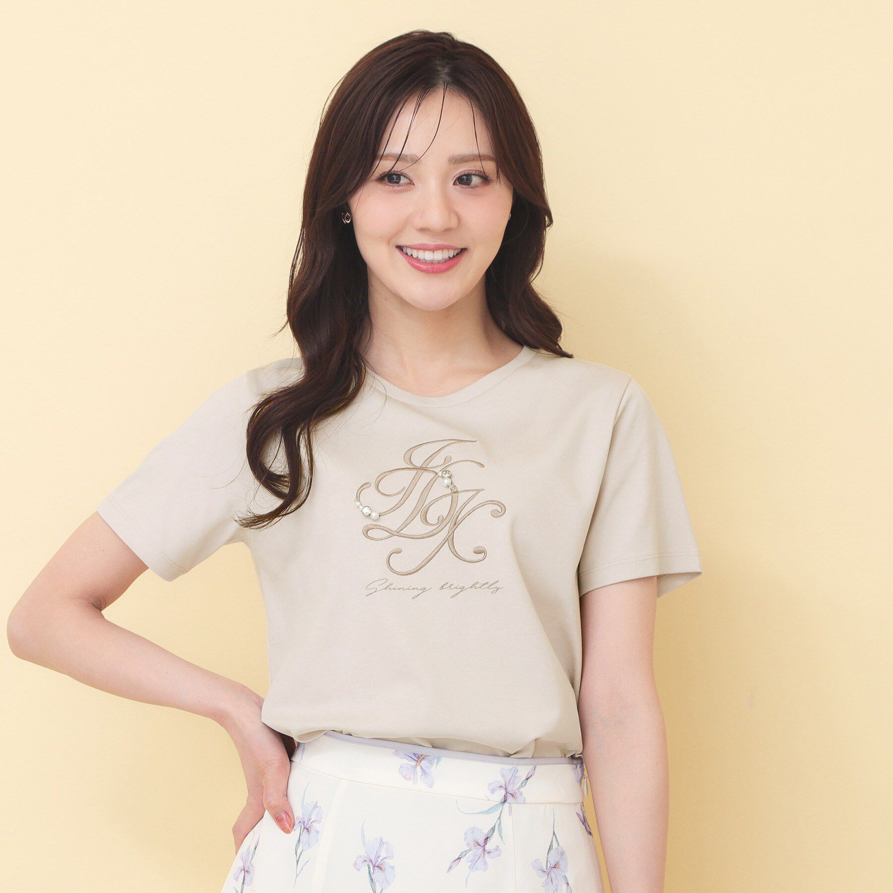 index「【接触冷感】ビッグロゴ刺繍ビジュー付きTシャツ《洗濯機OK／UVケア》」|Tシャツ・カットソー|