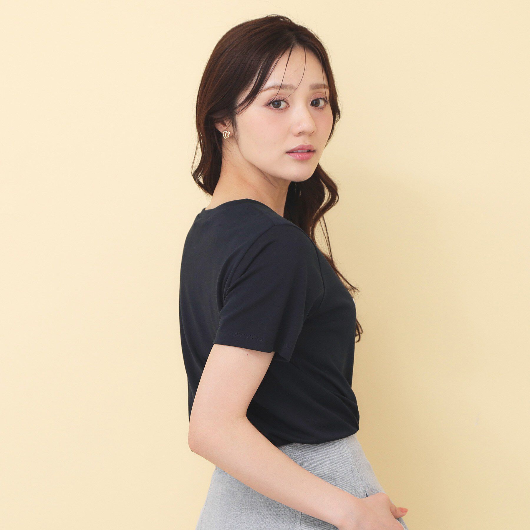 index「【接触冷感】ビッグロゴ刺繍ビジュー付きTシャツ《洗濯機OK／UVケア》」|Tシャツ・カットソー|