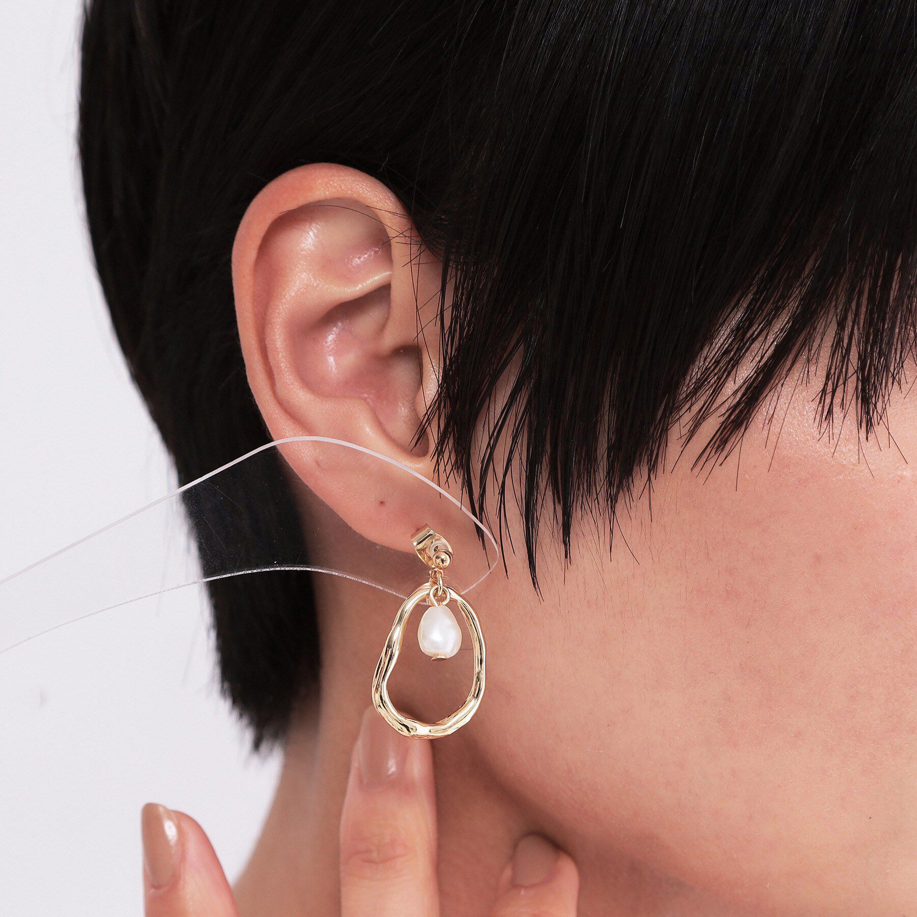 OPAQUE.CLIP「メタル&times;フェイクパールスイングデザインピアス」|ピアス|