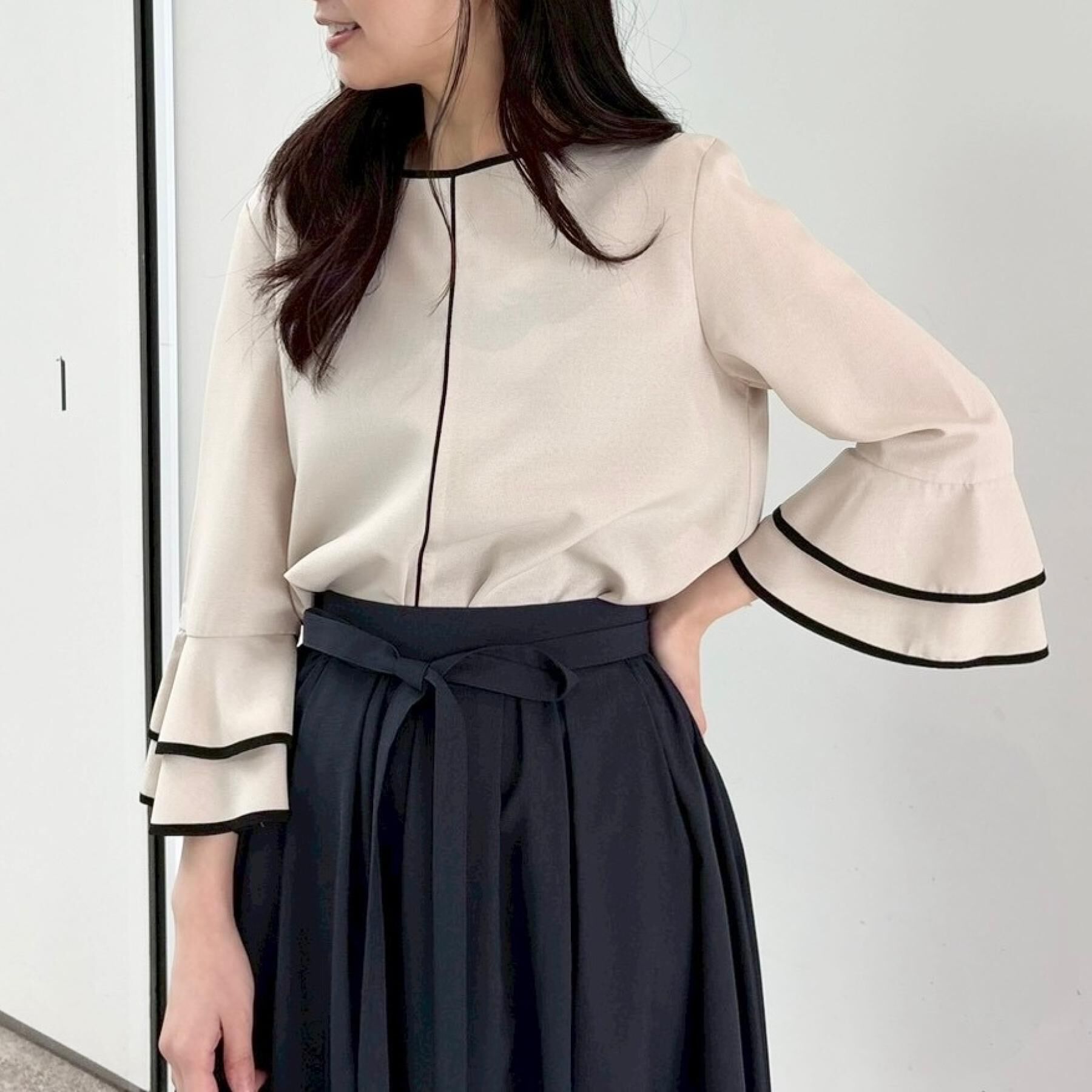 Couture broach「【イージーケア・接触冷感・吸水速乾】配色ラッフルブラウス」|シャツ・ブラウス|