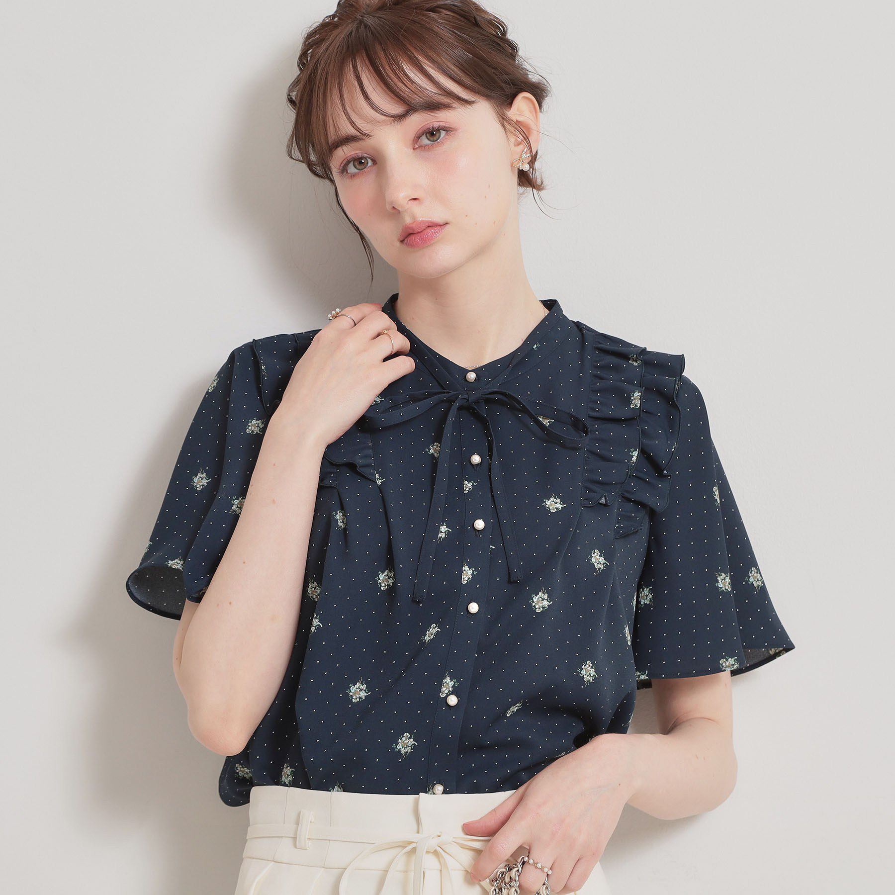Couture broach「【洗える】ドットフラワー ブラウス」|シャツ・ブラウス|ブルー(093)