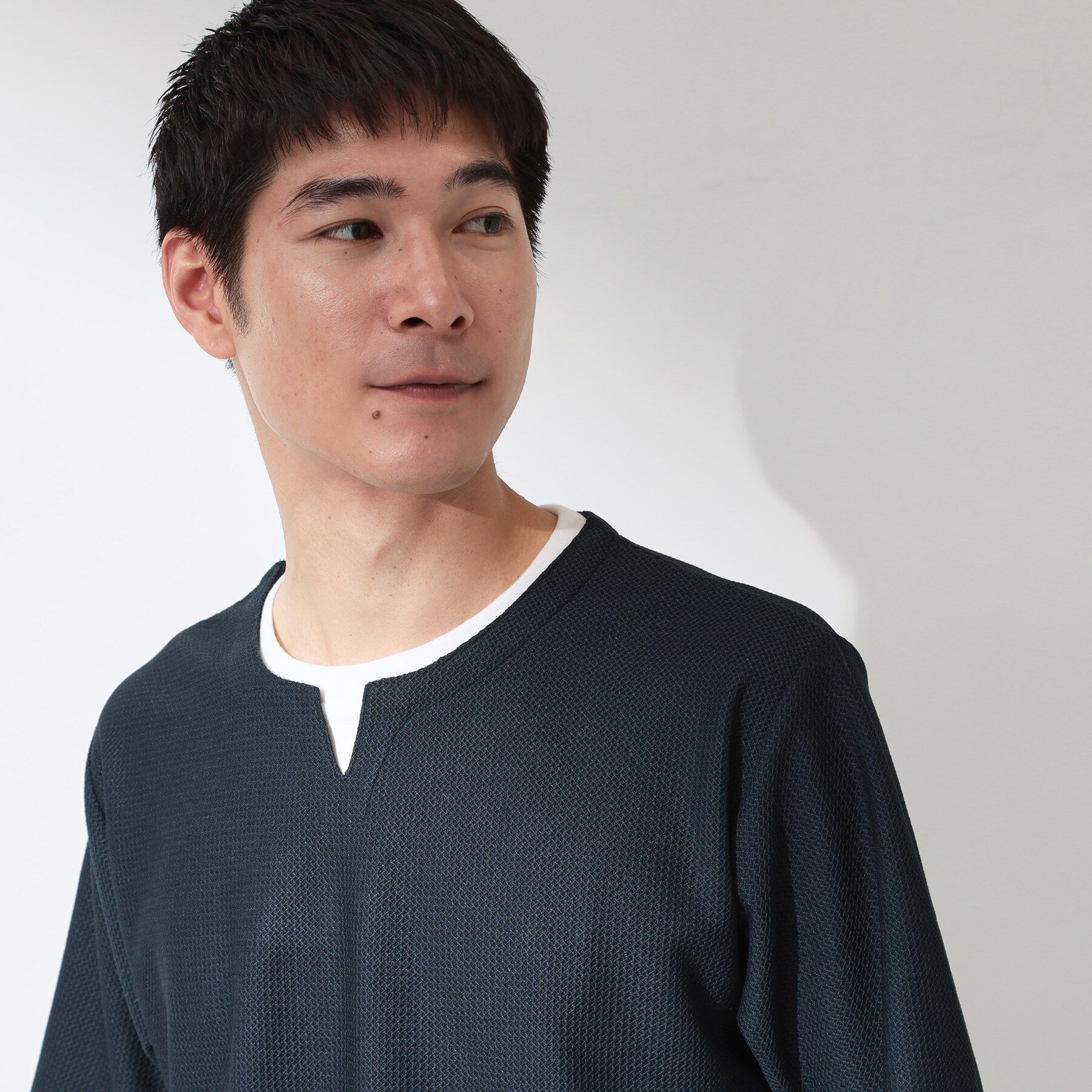 THE SHOP TK「【一枚でコーディネートが完成！】レイヤード風 キーネック 半袖Tシャツ 洗濯機OK」|Tシャツ・カットソー|