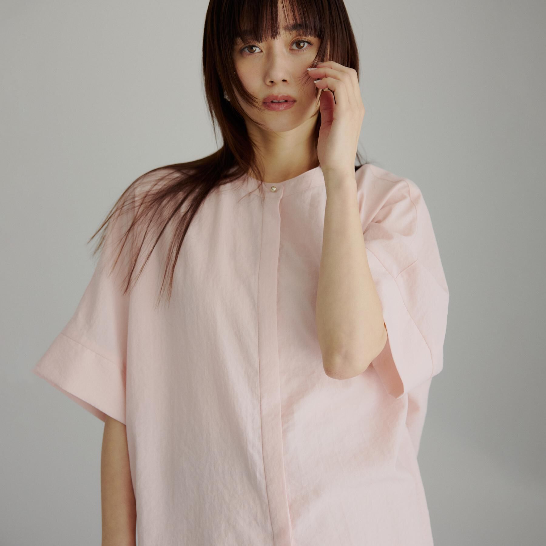 THE SHOP TK「【高レビュー/体型カバー】さらっと快適 ドルマン5分袖ブラウス」|シャツ・ブラウス|