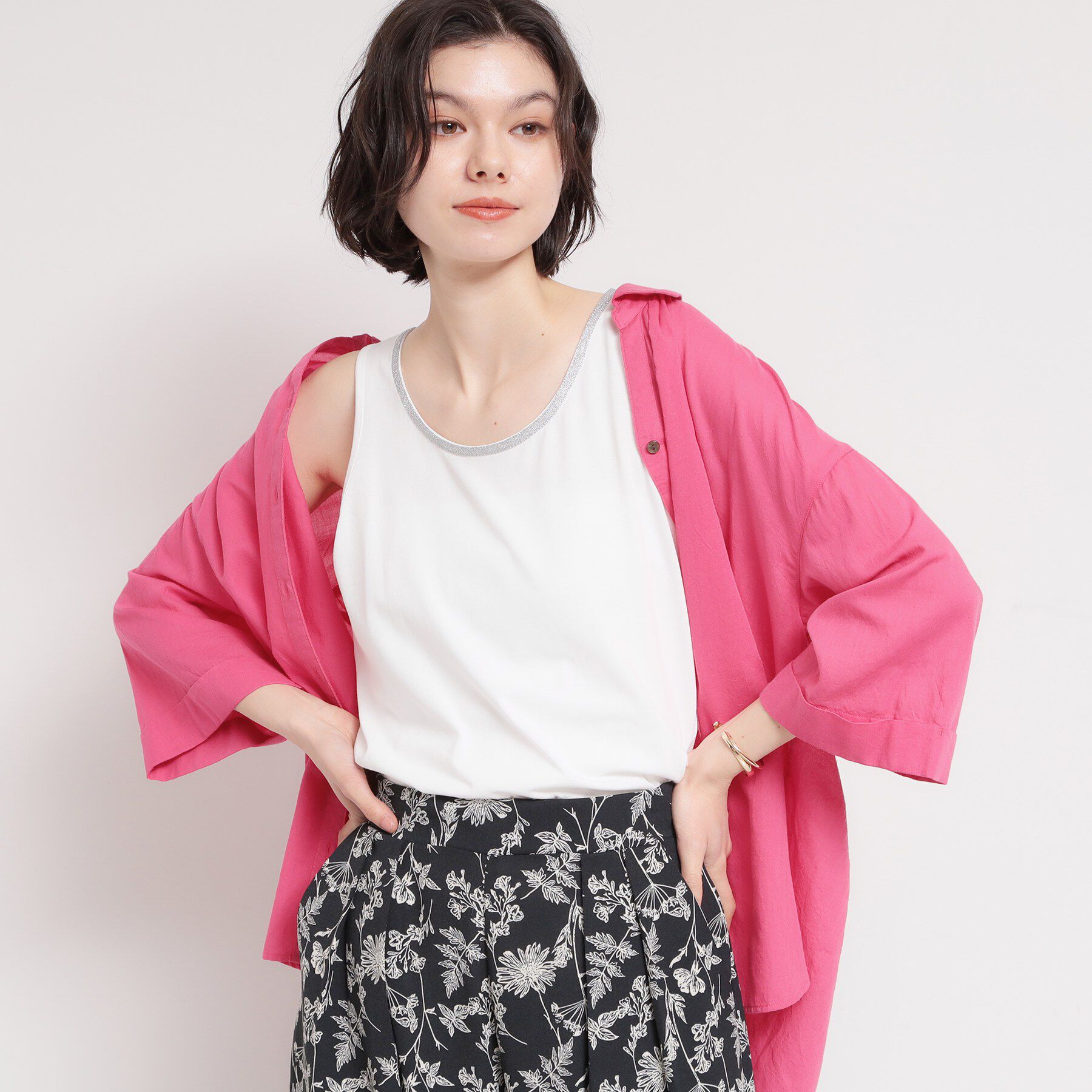 THE SHOP TK「【ひんやり】顔周りがぱっと華やぐ きらり艶めくタンクトップ」|キャミソール|