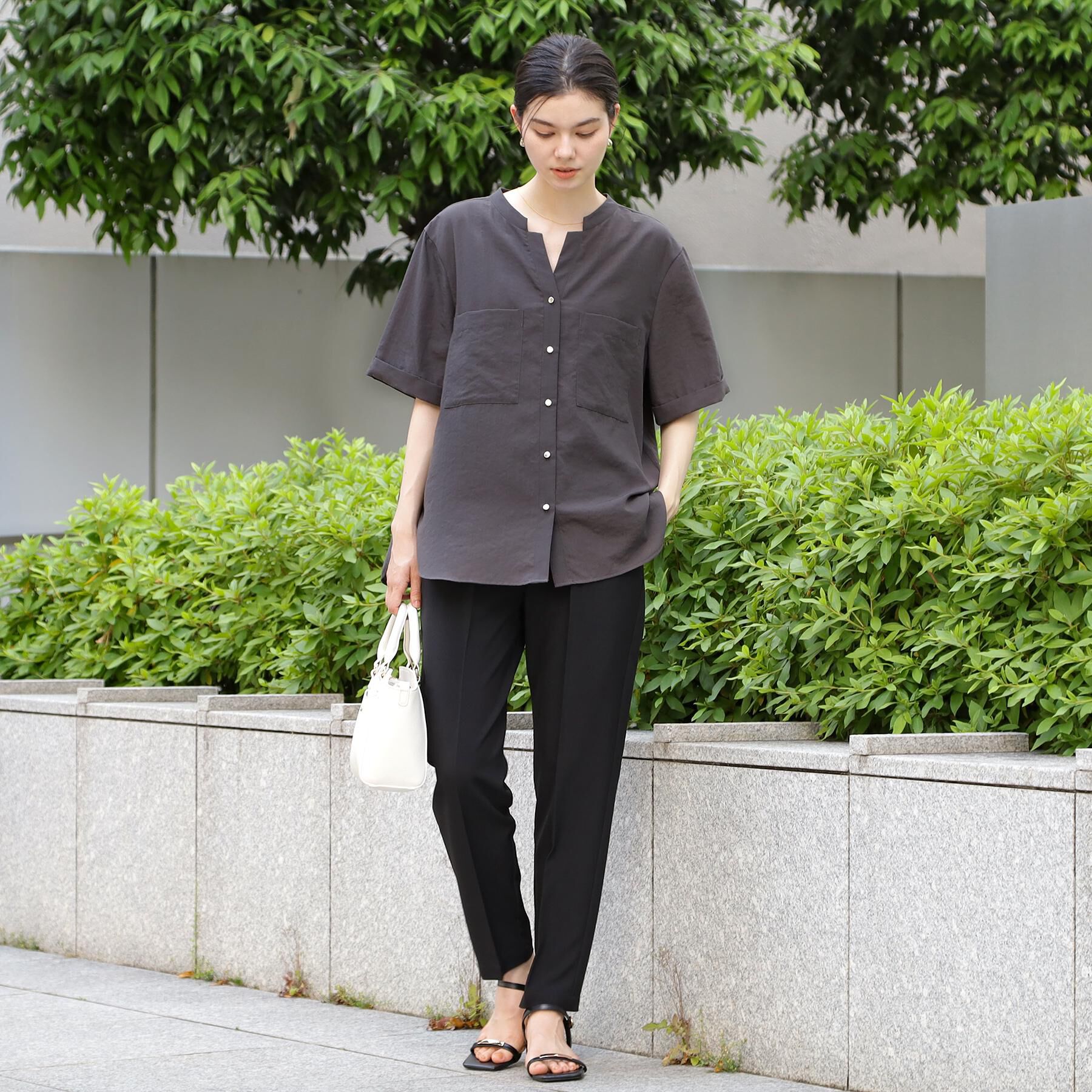 THE SHOP TK「【M-XL/刻みネックですっきり見え】Wポケット金ボタン 5分袖シャツ」|シャツ・ブラウス|