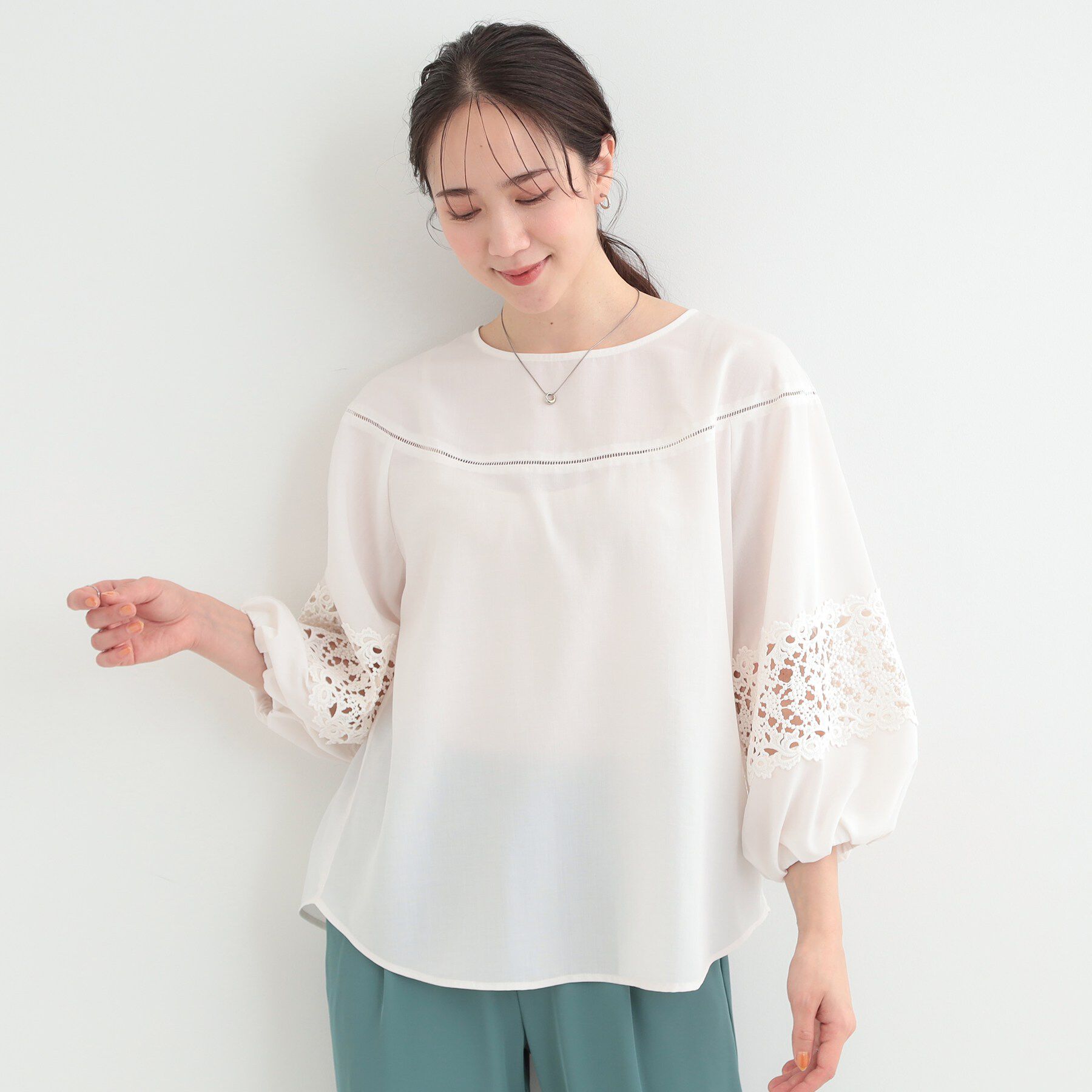 SHOO･LA･RUE「【洗濯機可/7分袖】インせず着られる 透かし編み柄が上品な レース切替シャツ」|シャツ・ブラウス|