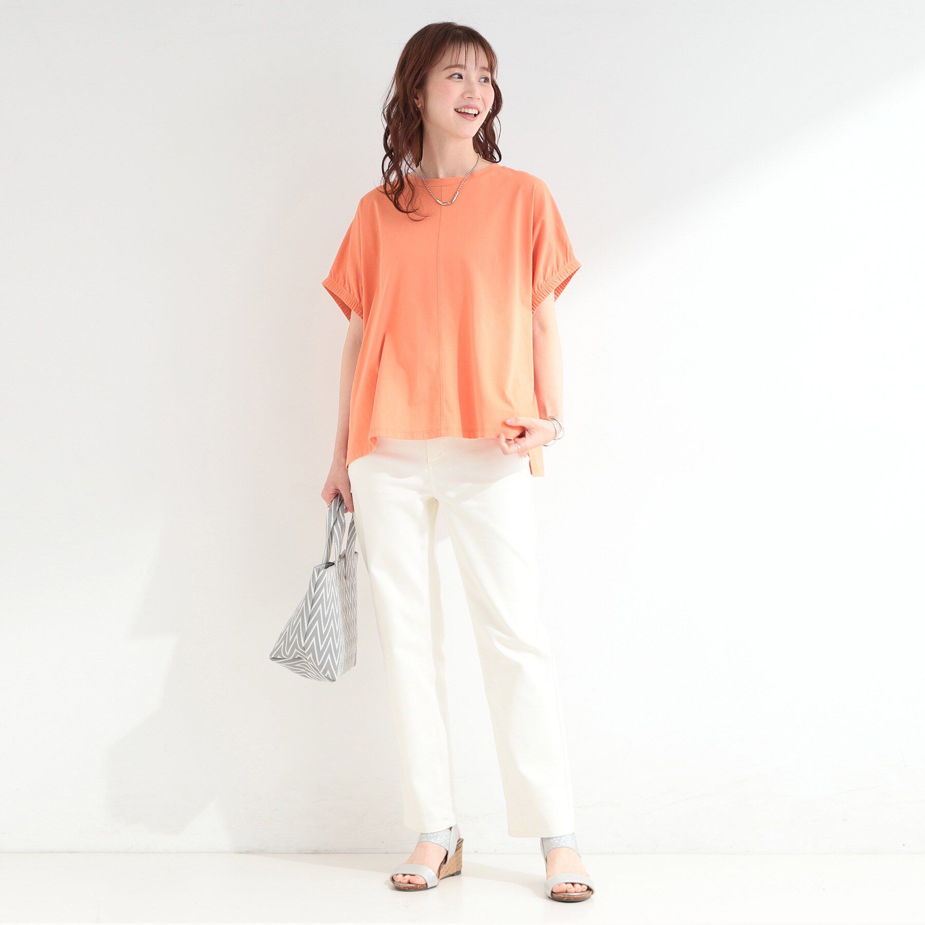 SHOO･LA･RUE「【ひんやり/洗濯機可】シンプルにこなれて見せる お袖ギャザードルマンTシャツ」|Tシャツ・カットソー|