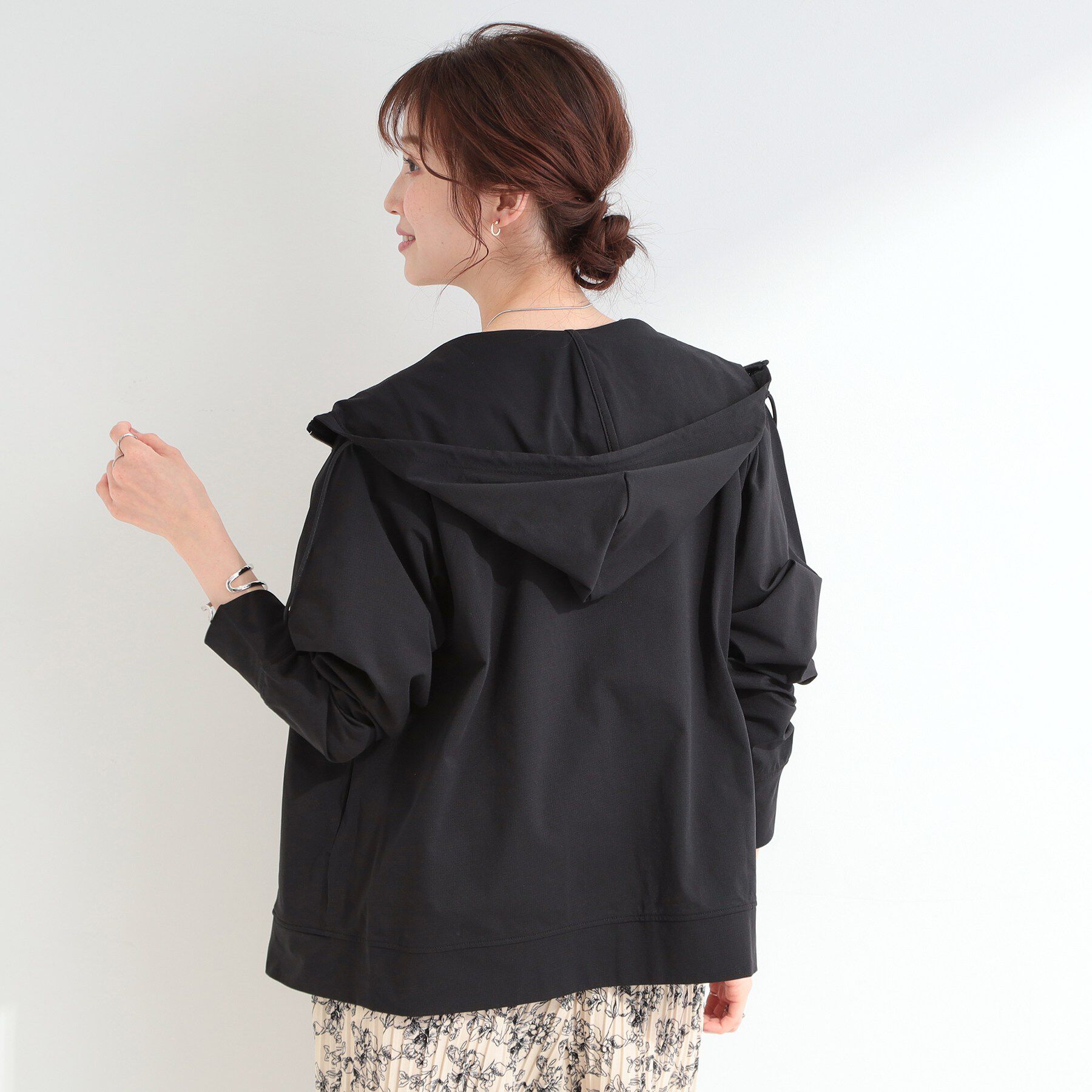 SHOO･LA･RUE「【ひんやり/UV/洗濯機可】日焼け対策も快適に 指穴つき ジップパーカー」|パーカー|