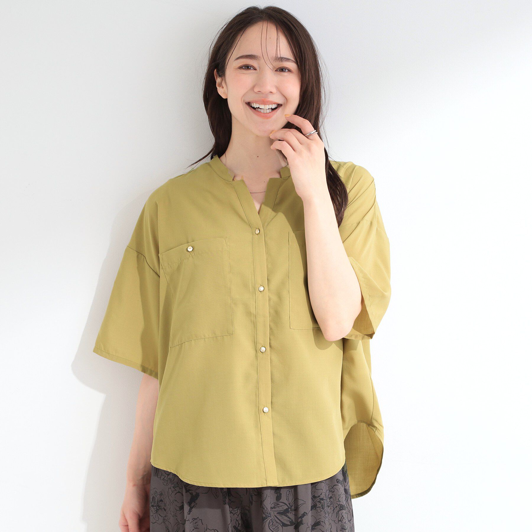 SHOO･LA･RUE「【洗濯機可/S-LL】大人の抜け感 ゆるっと5分袖シャツ」|シャツ・ブラウス|