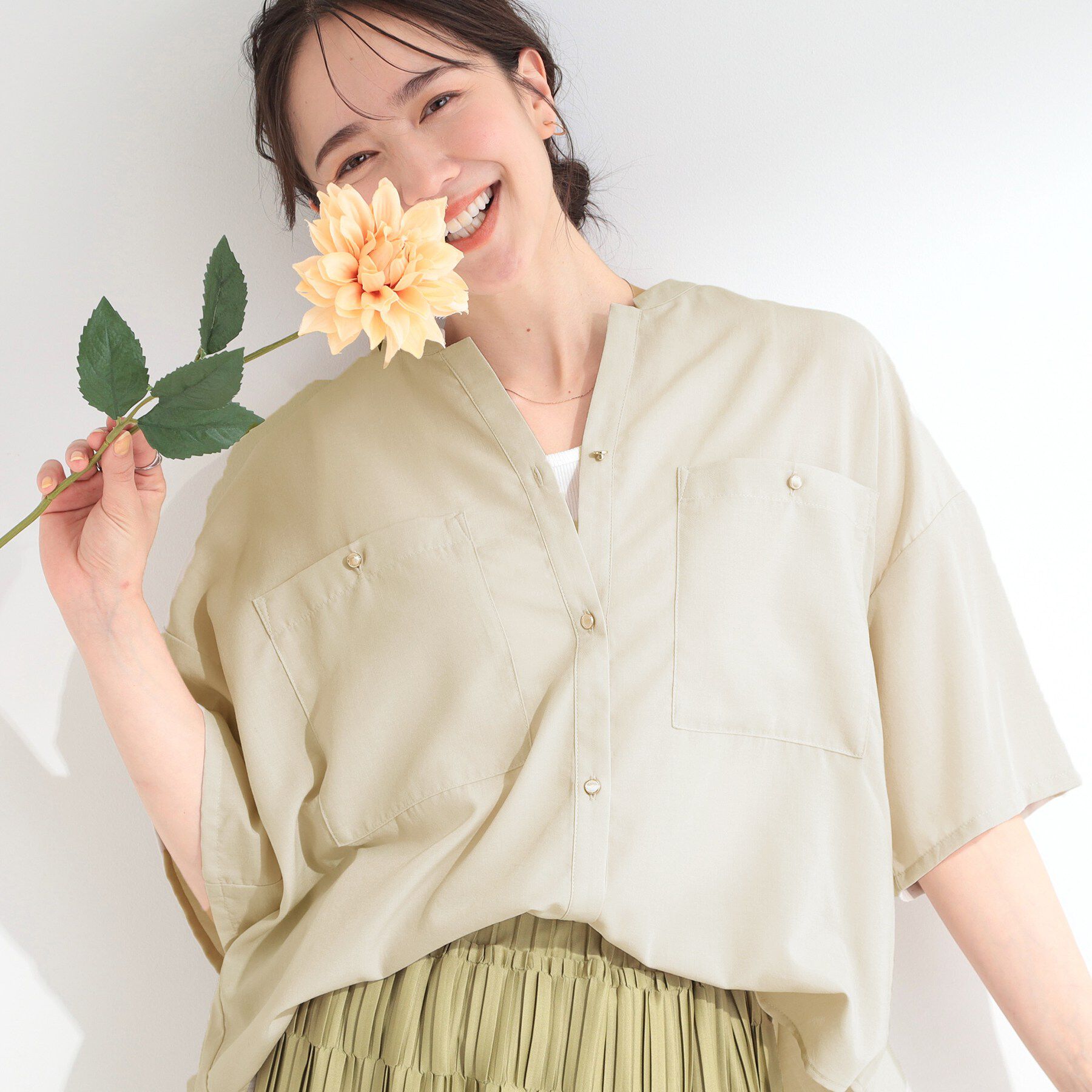 SHOO･LA･RUE「【洗濯機可/S-LL】大人の抜け感 ゆるっと5分袖シャツ」|シャツ・ブラウス|グレージュ(050)