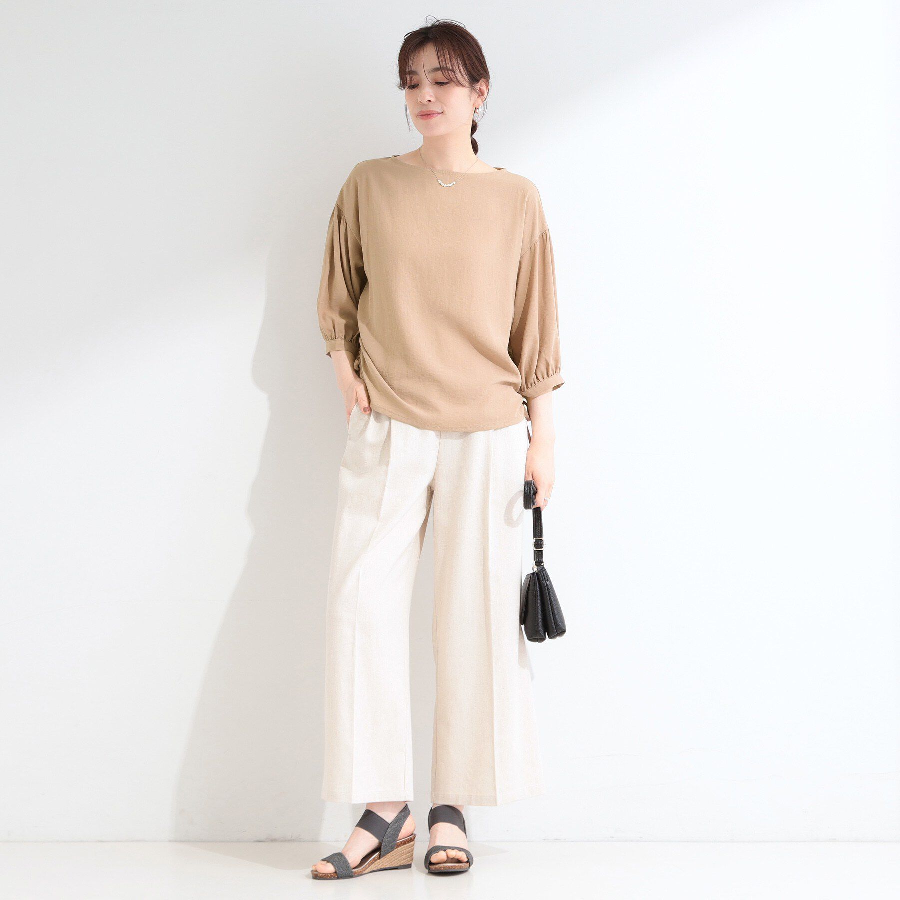 SHOO･LA･RUE「【セットアップ可/S-LL/洗濯機可】体型カバーも叶う さらり麻調シャーリングブラウス」|シャツ・ブラウス|