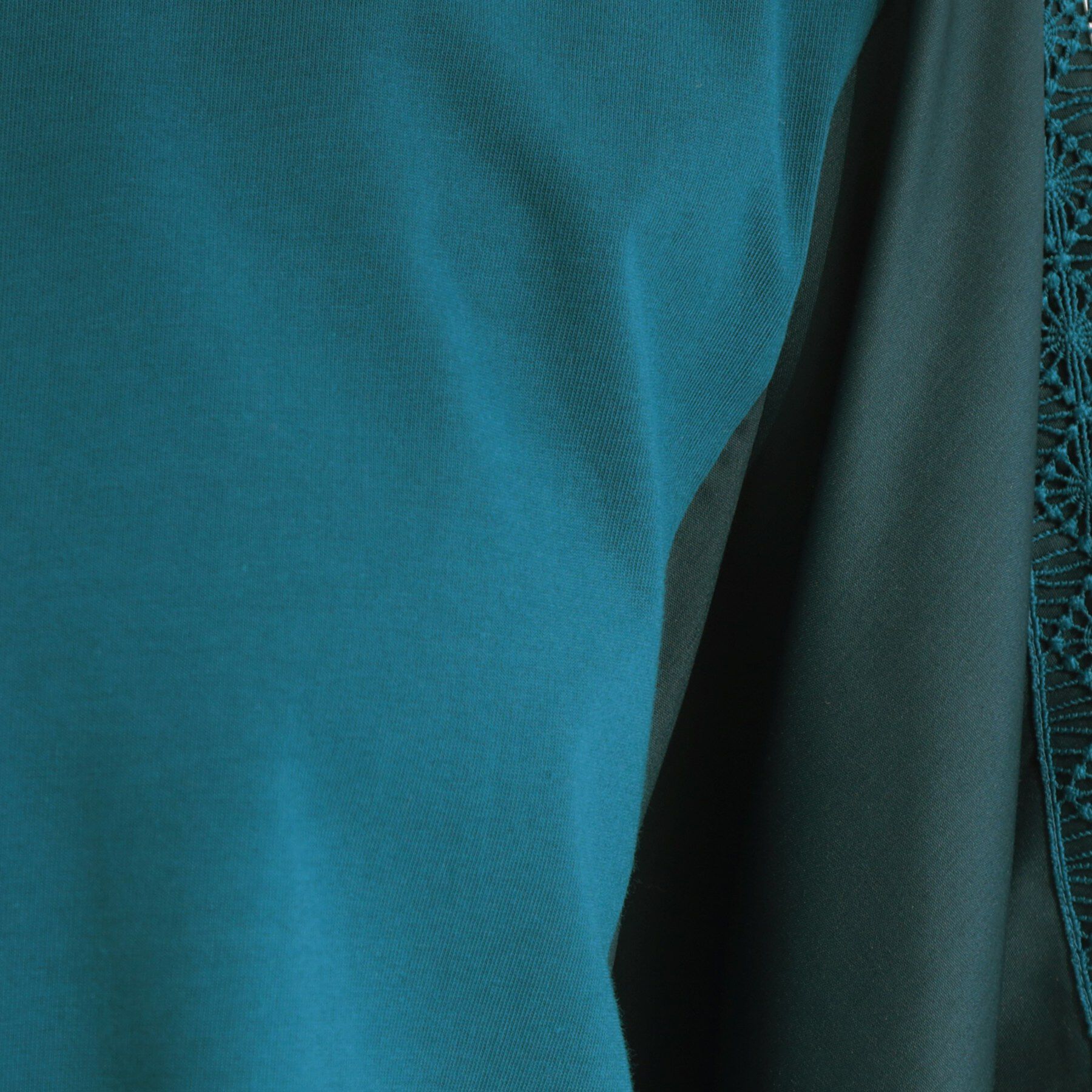 SHOO･LA･RUE「【ひんやり/洗濯機可/体型カバー】インせず着られる 肩レース切り替えポンチョ風トップス」|Tシャツ・カットソー|