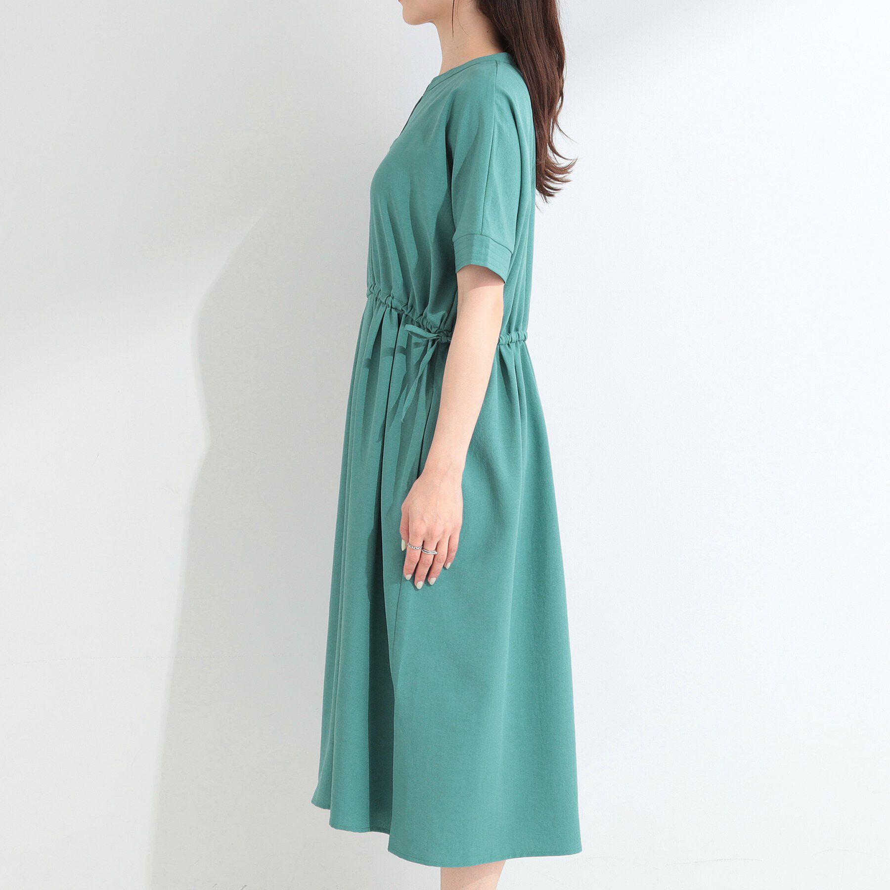 SHOO･LA･RUE「【洗濯機可/体型カバー】ウエストシャーリングで女性らしく 麻調スキッパーサイドリボンワンピース」|ワンピース|