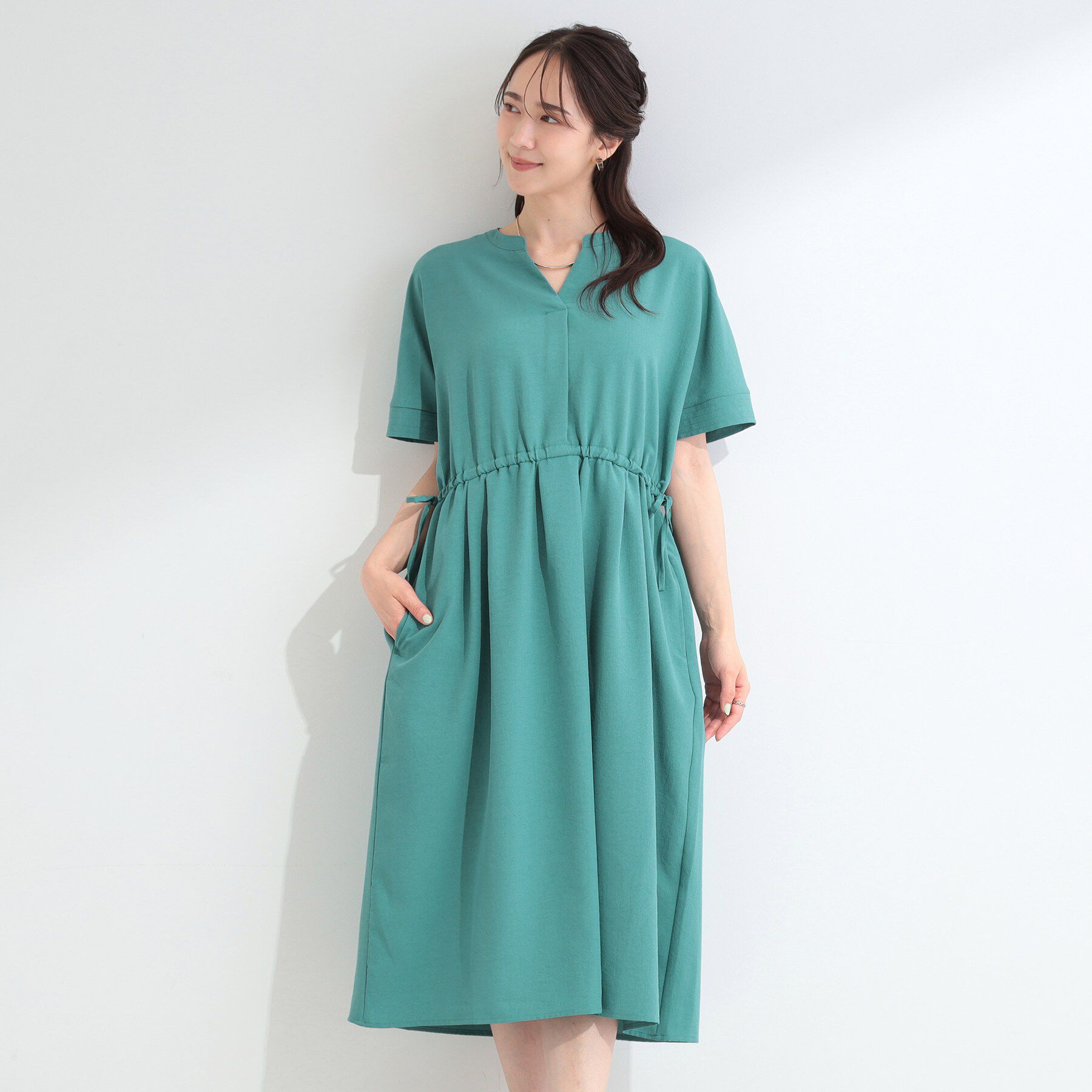 SHOO･LA･RUE「【洗濯機可/体型カバー】ウエストシャーリングで女性らしく 麻調スキッパーサイドリボンワンピース」|ワンピース|