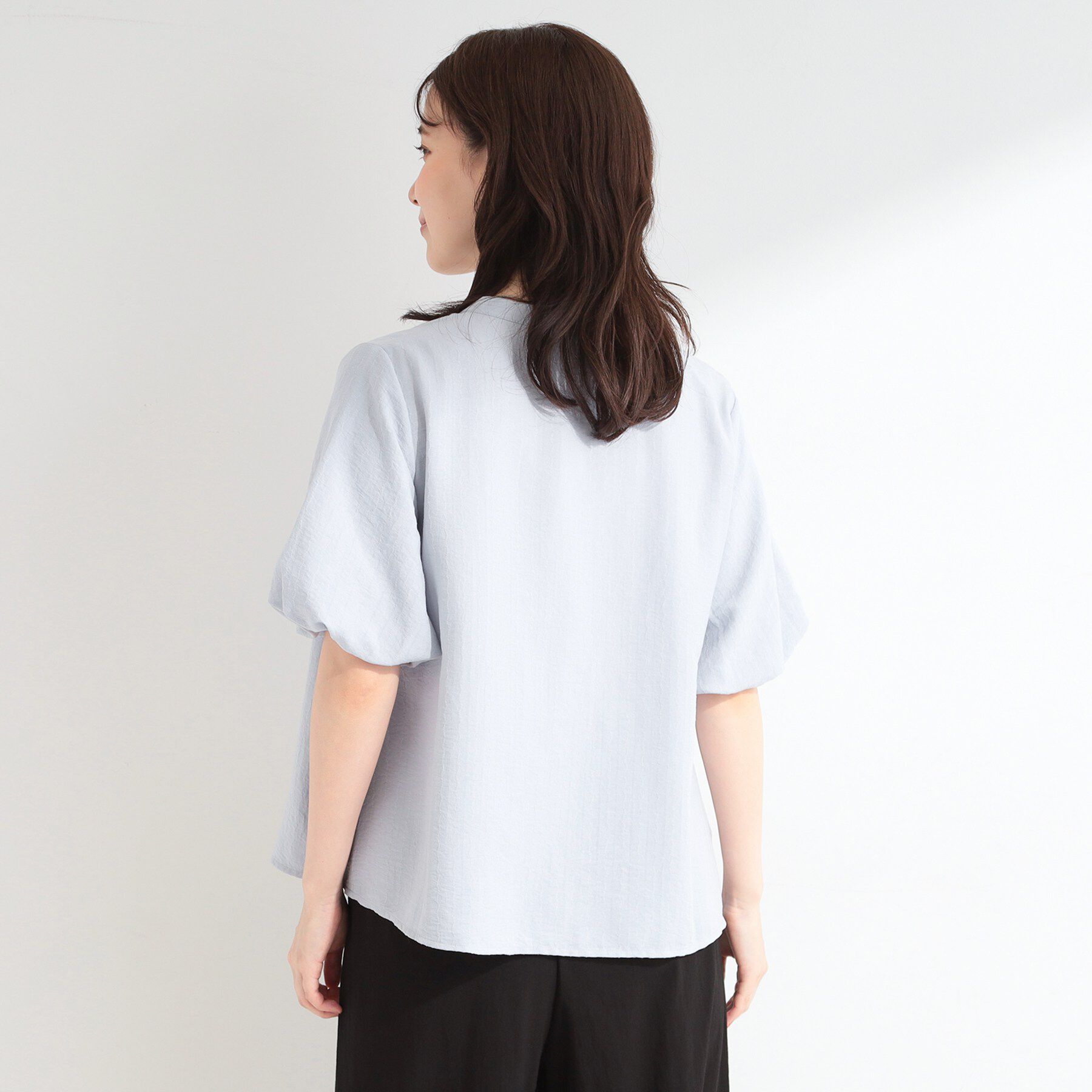 SHOO･LA･RUE「【洗濯機可】バルーンスリーブで二の腕カバー キーネック5分袖ブラウス」|シャツ・ブラウス|